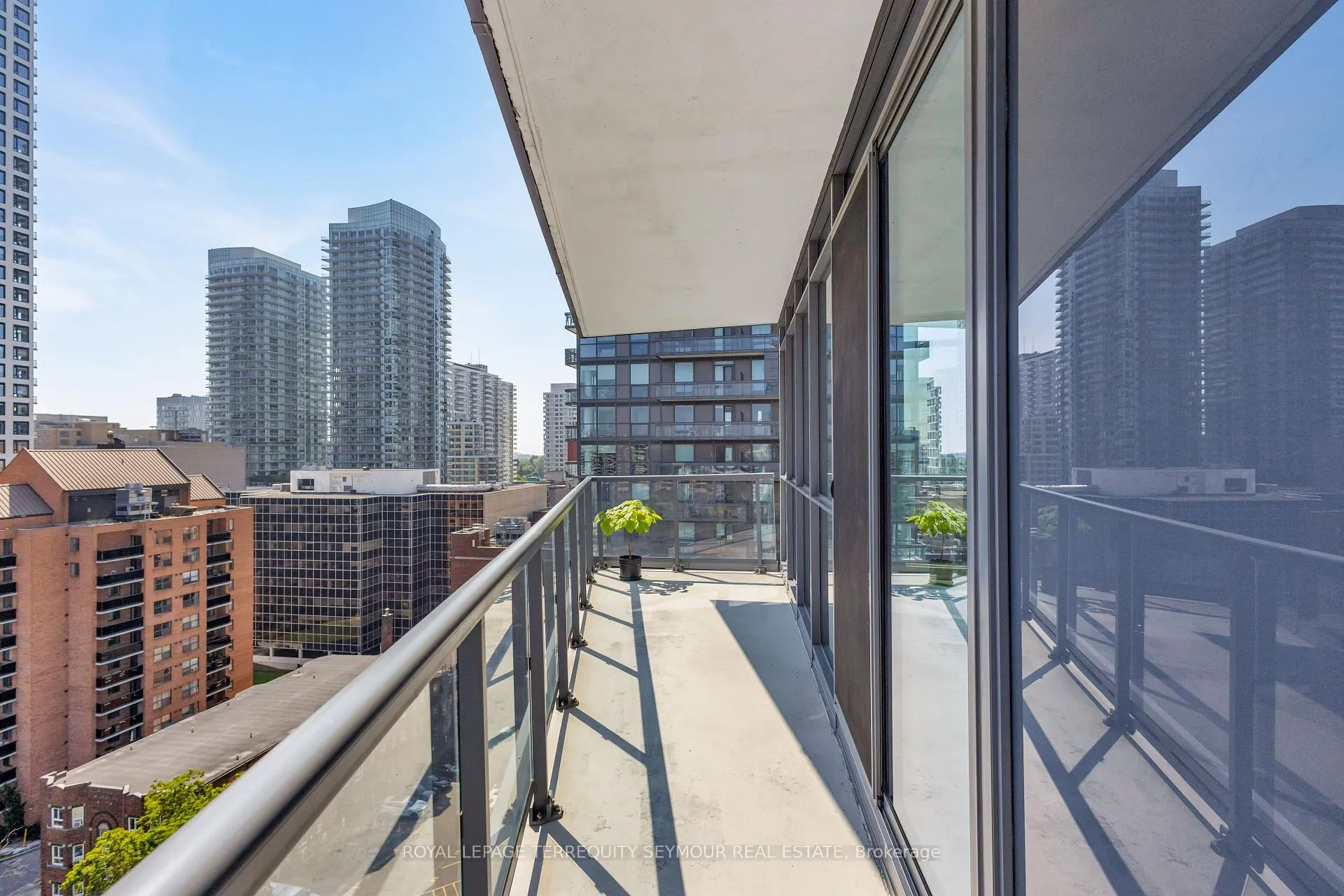 Photo 14 of Unit 1210, 30 Roehampton Avenue, Toronto, Mount Pleasant West — HOMEH