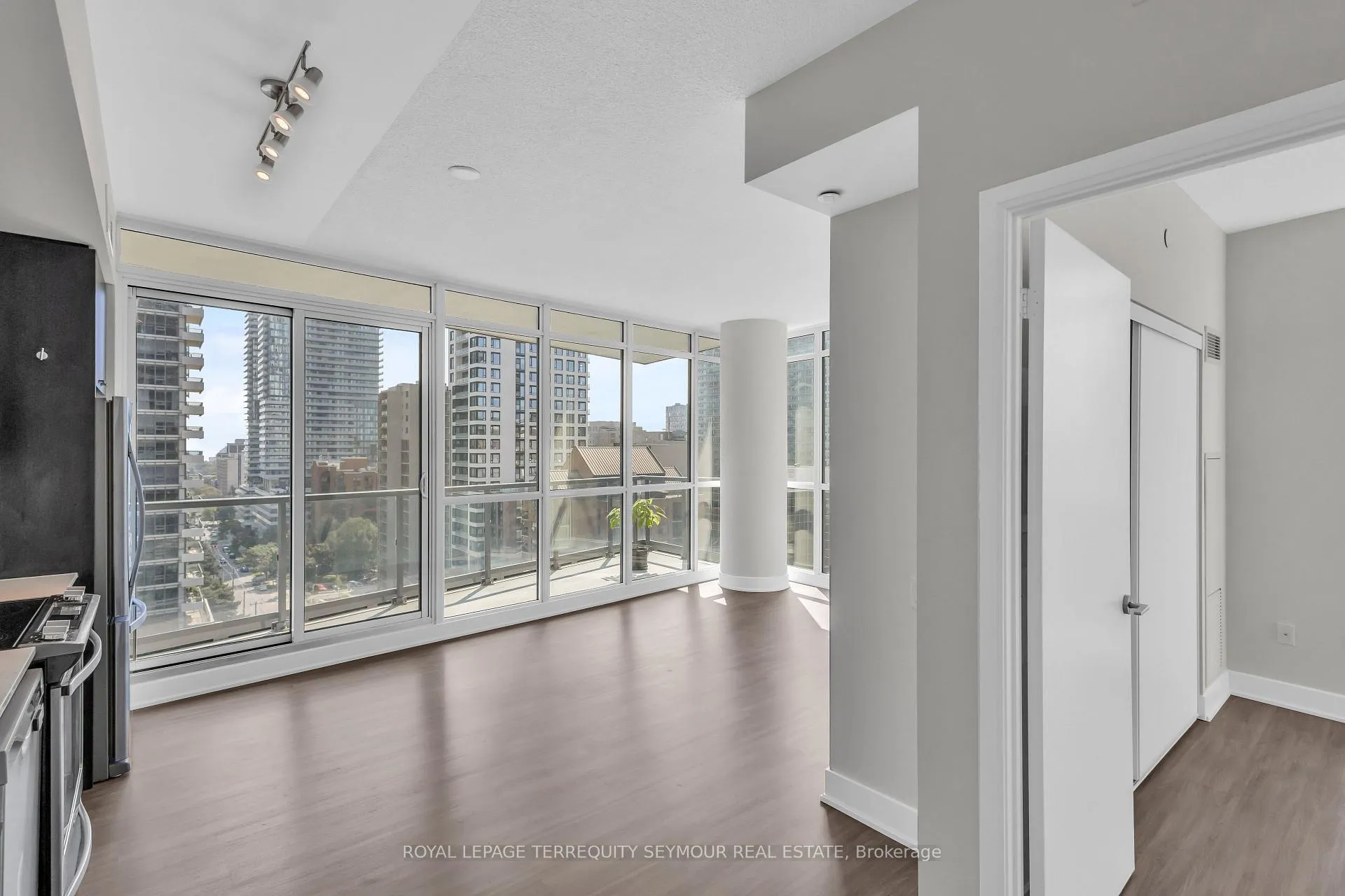 Photo 15 of Unit 1210, 30 Roehampton Avenue, Toronto, Mount Pleasant West — HOMEH