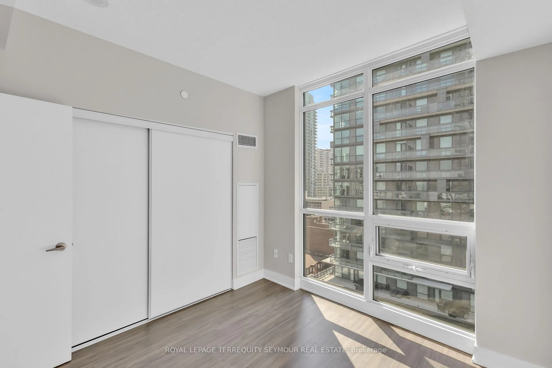 Photo 24 of Unit 1210, 30 Roehampton Avenue, Toronto, Mount Pleasant West — HOMEH