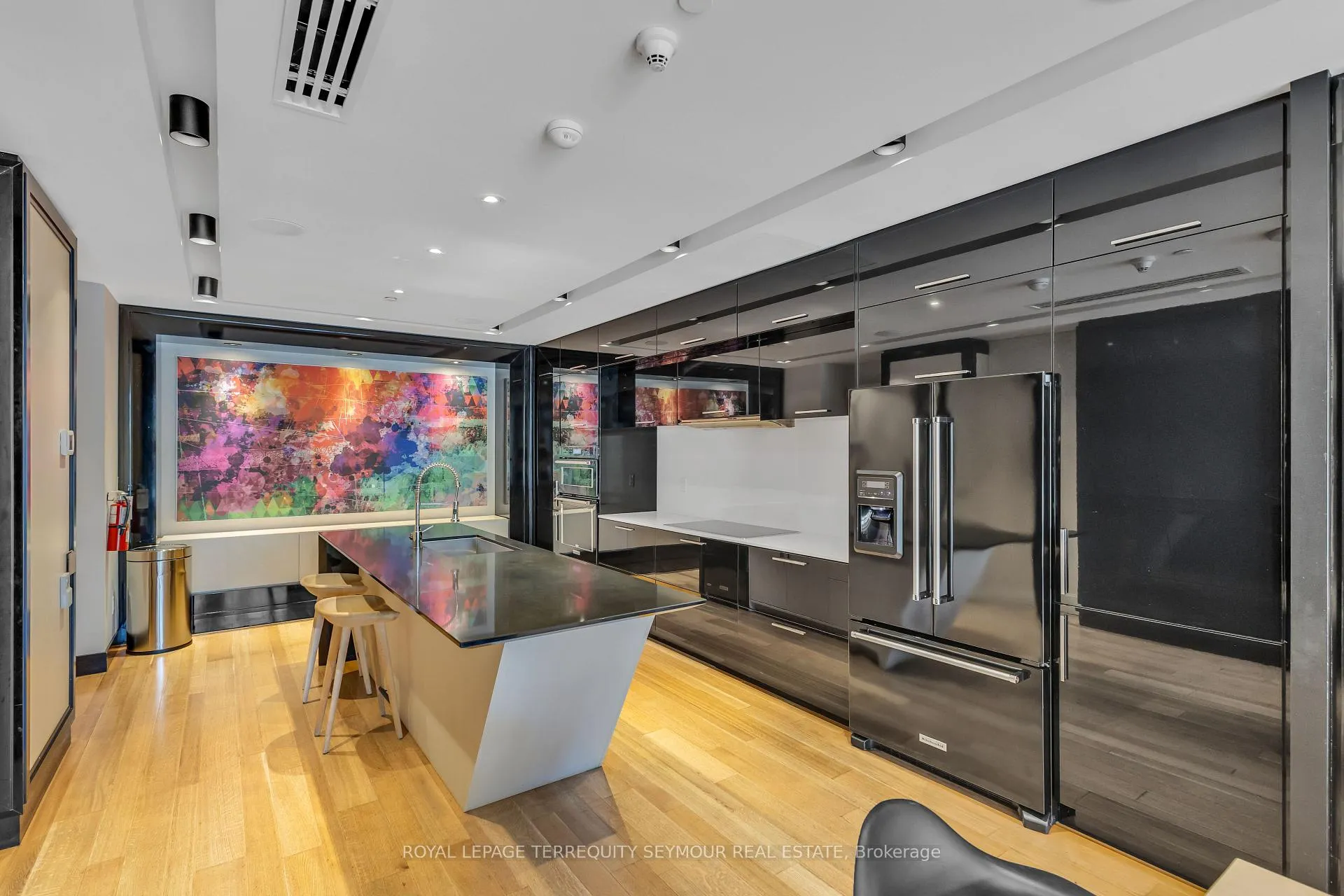 Photo 35 of Unit 1210, 30 Roehampton Avenue, Toronto, Mount Pleasant West — HOMEH