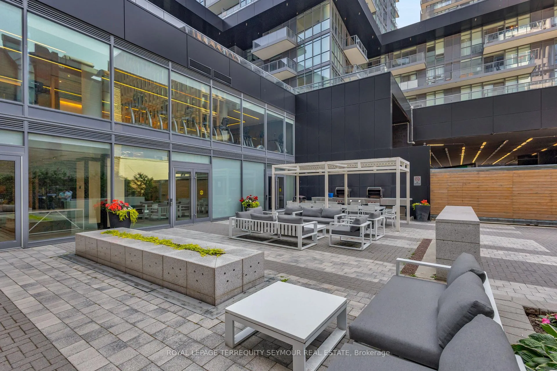 Photo 39 of Unit 1210, 30 Roehampton Avenue, Toronto, Mount Pleasant West — HOMEH