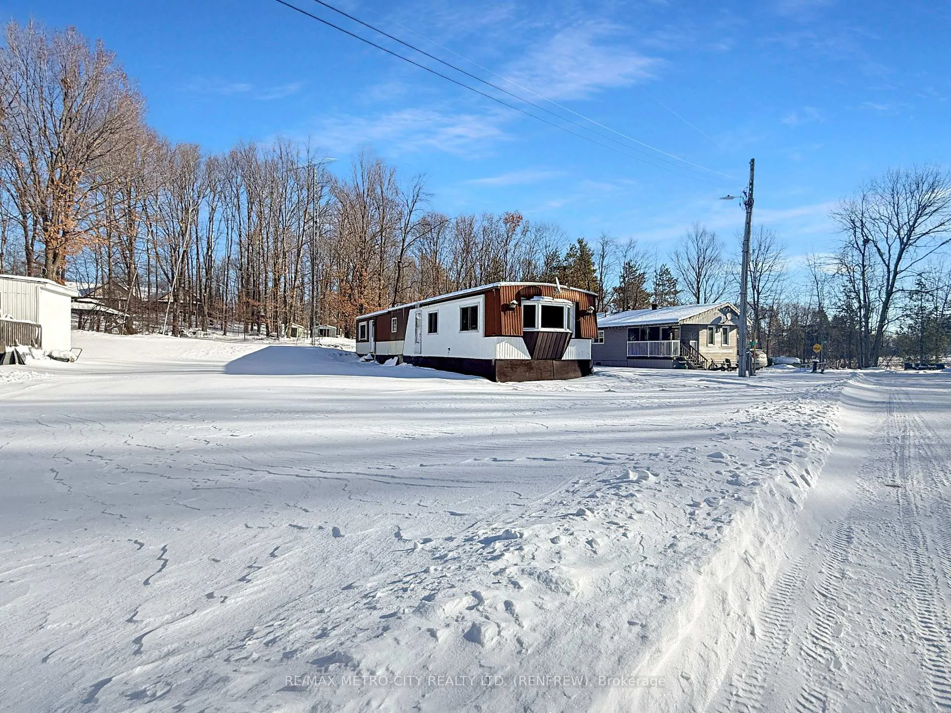 Photo 2 of 33 Julie Lane, Horton, Horton Twp — HOMEH