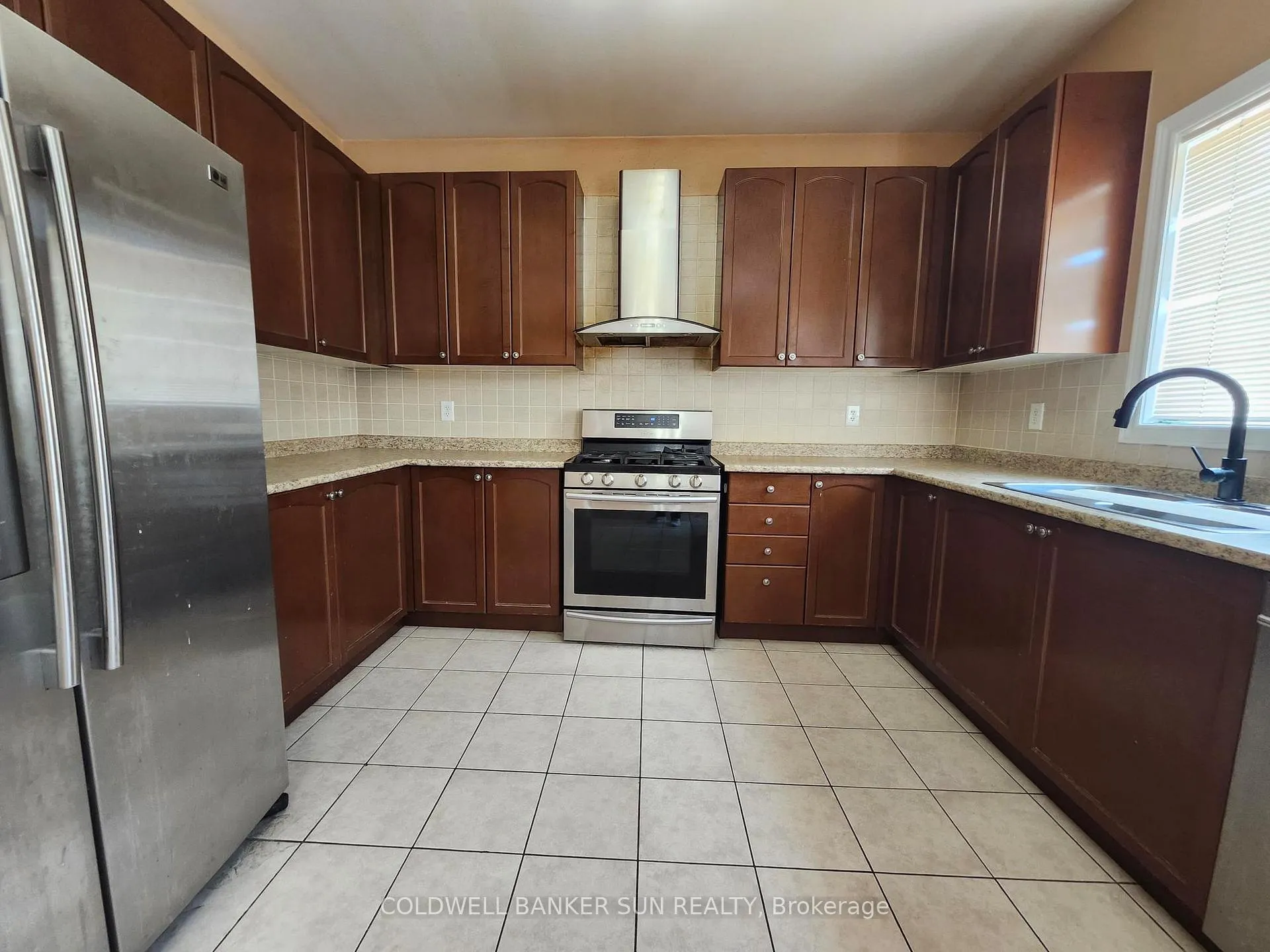 Photo 3 of Unit Upper, 31 Powell Drive, Brampton, Sandringham-Wellington — HOMEH