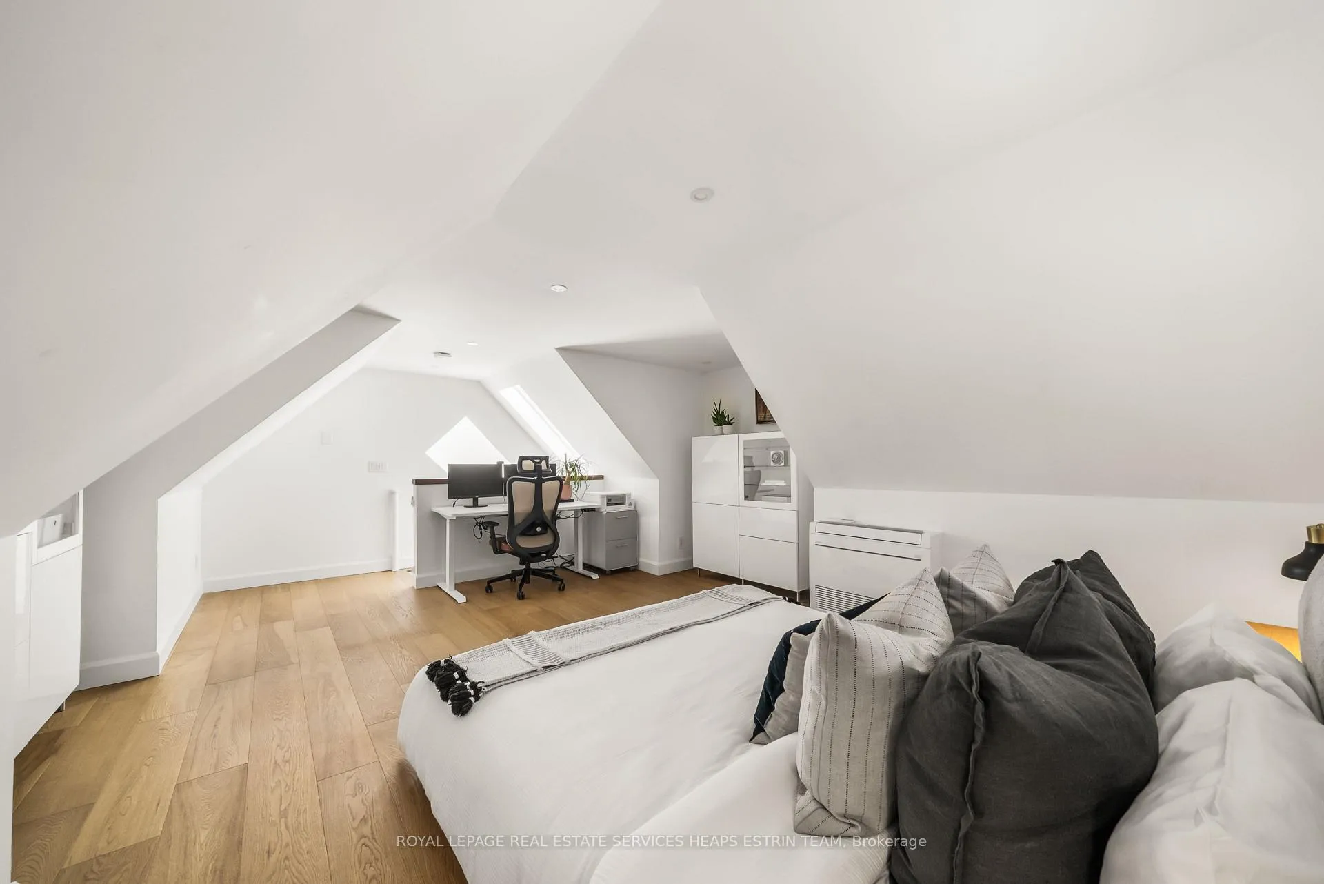 Photo 29 of 237 Silverthorn Avenue, Toronto, Weston-Pellam Park — HOMEH
