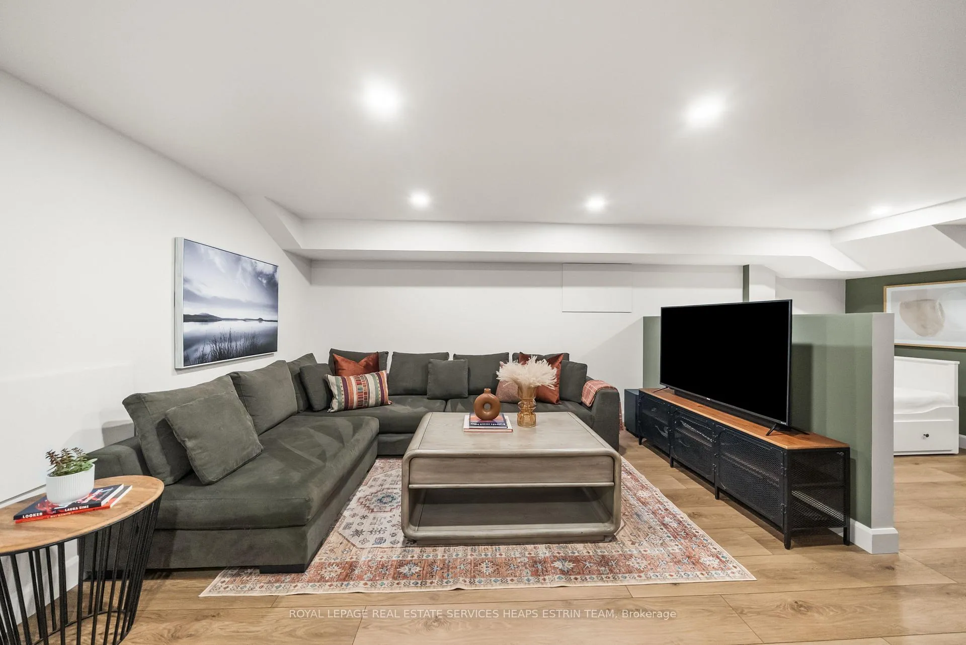 Photo 31 of 237 Silverthorn Avenue, Toronto, Weston-Pellam Park — HOMEH