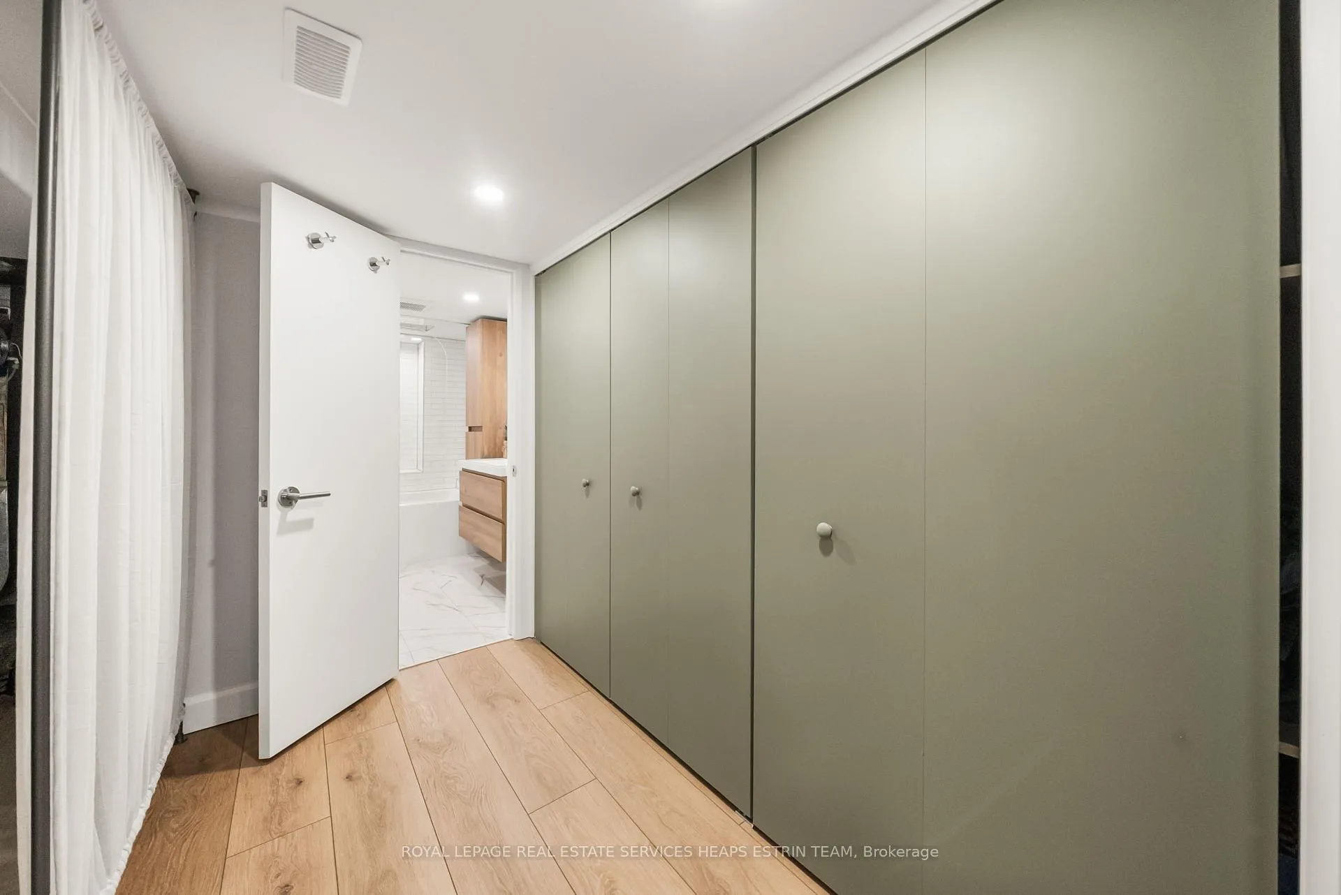 Photo 35 of 237 Silverthorn Avenue, Toronto, Weston-Pellam Park — HOMEH