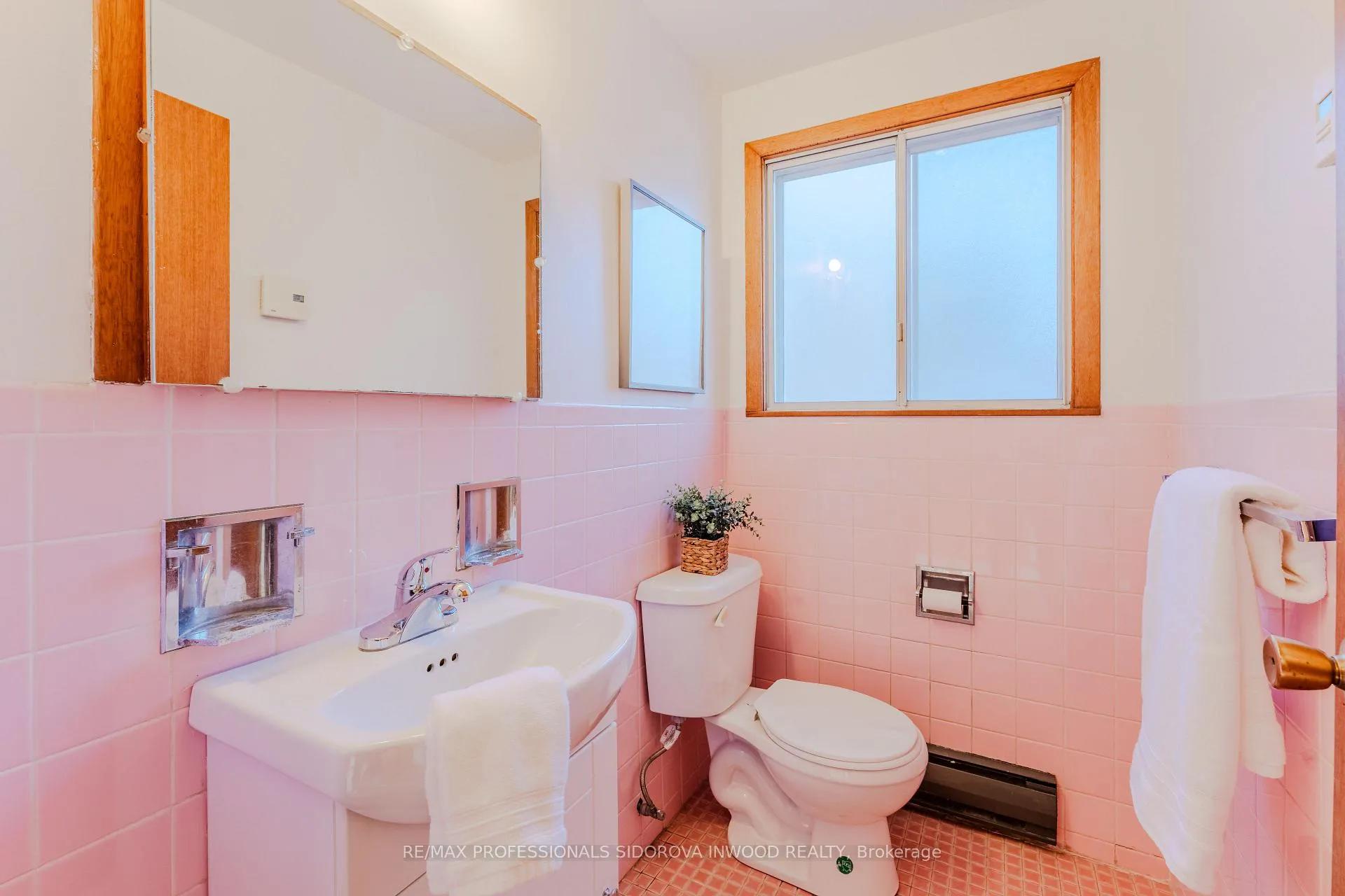 Photo 9 of 179 Windermere Avenue, Toronto, High Park-Swansea — HOMEH