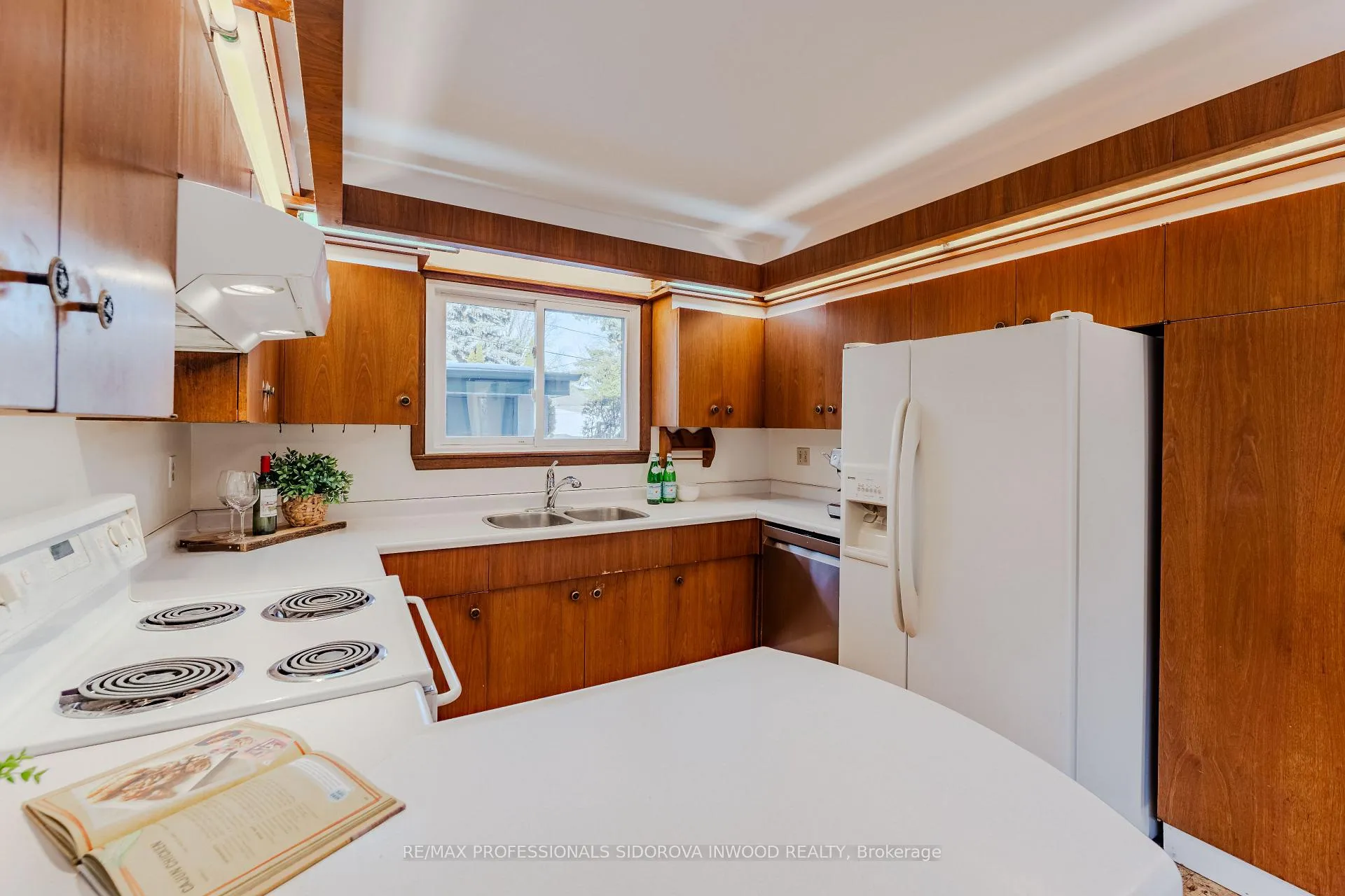 Photo 11 of 179 Windermere Avenue, Toronto, High Park-Swansea — HOMEH