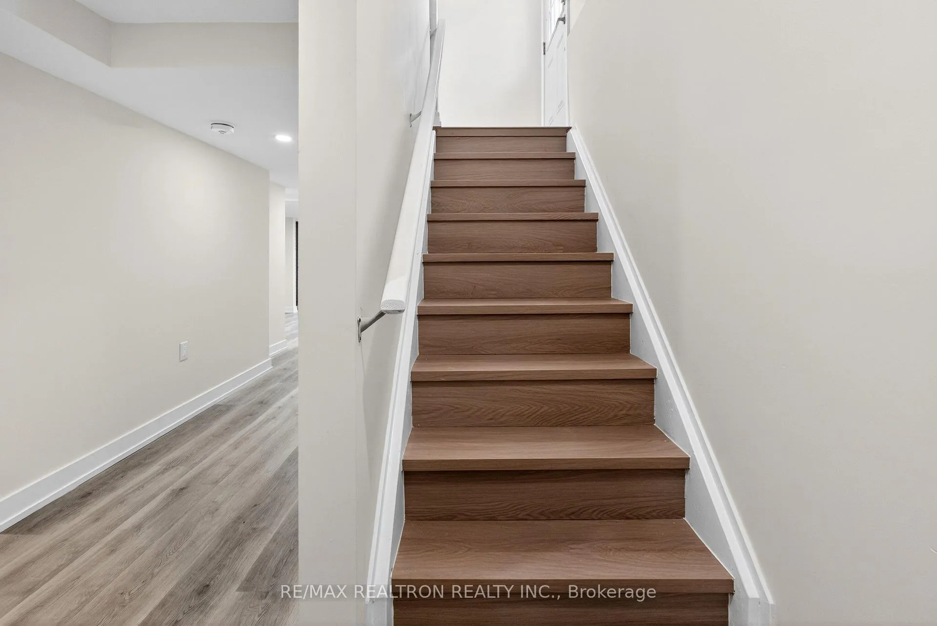 Photo 4 of 316 Pimlico Drive, Oshawa, Windfields — HOMEH