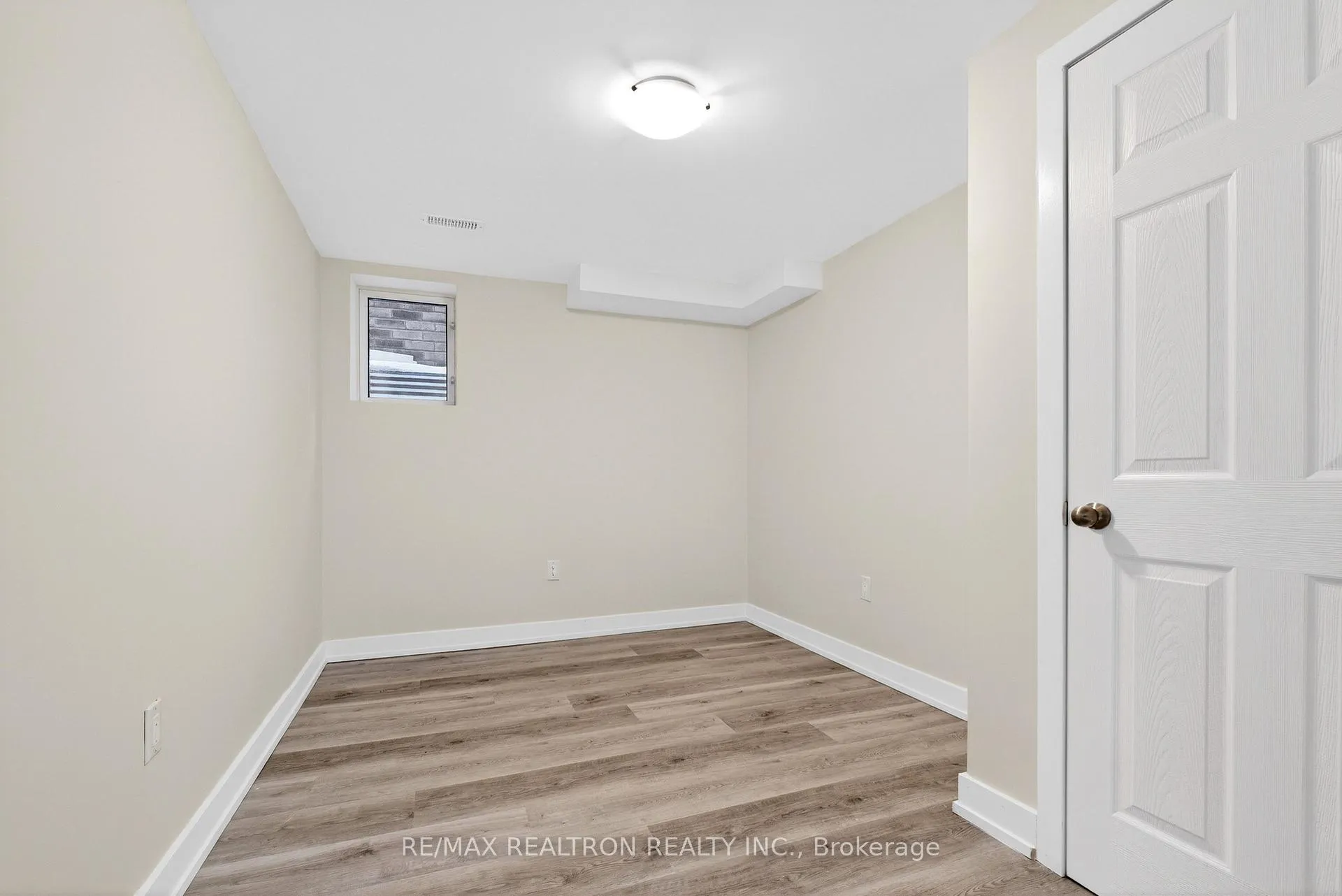 Photo 11 of 316 Pimlico Drive, Oshawa, Windfields — HOMEH