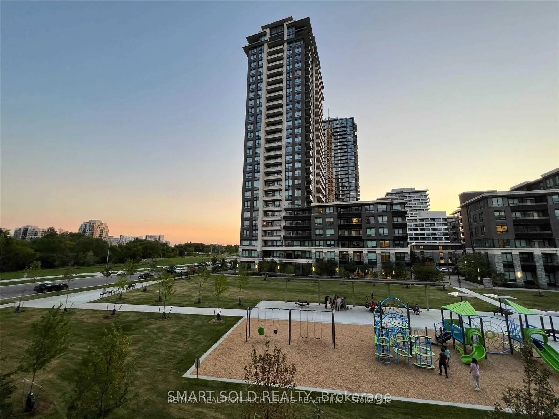 Photo 4 of Unit 332, 18 Uptown Drive, Markham, Unionville — HOMEH