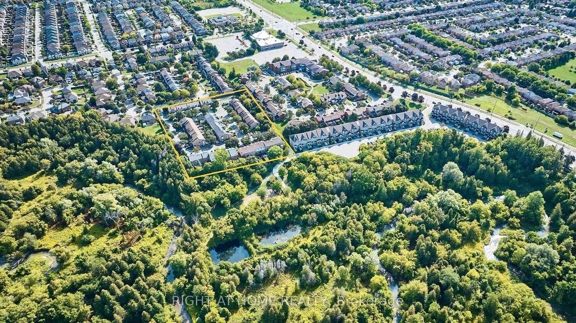 Photo 4 of 25 Macintyre Lane, Ajax, Northwest Ajax — HOMEH