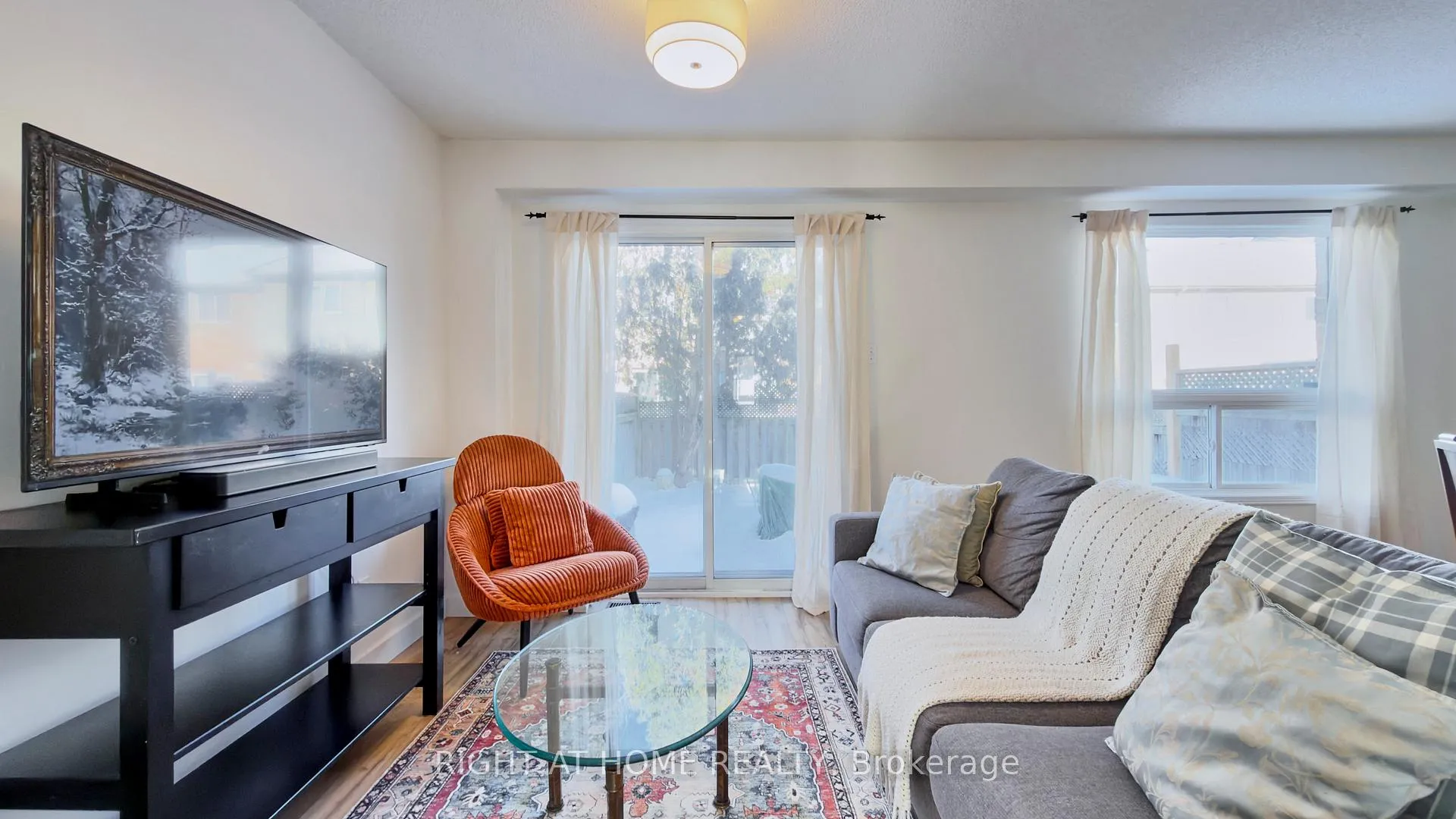 Photo 8 of 25 Macintyre Lane, Ajax, Northwest Ajax — HOMEH