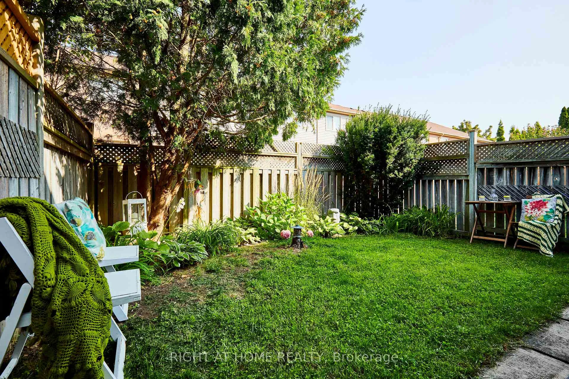 Photo 19 of 25 Macintyre Lane, Ajax, Northwest Ajax — HOMEH