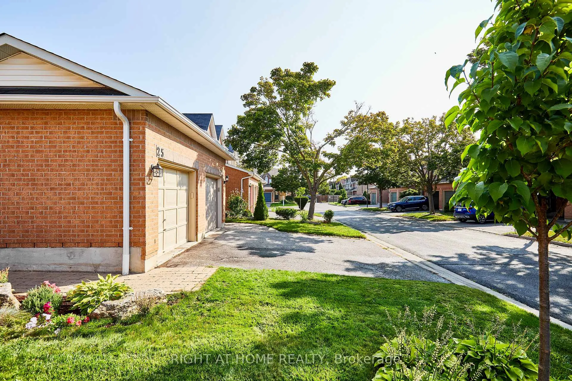 Photo 20 of 25 Macintyre Lane, Ajax, Northwest Ajax — HOMEH
