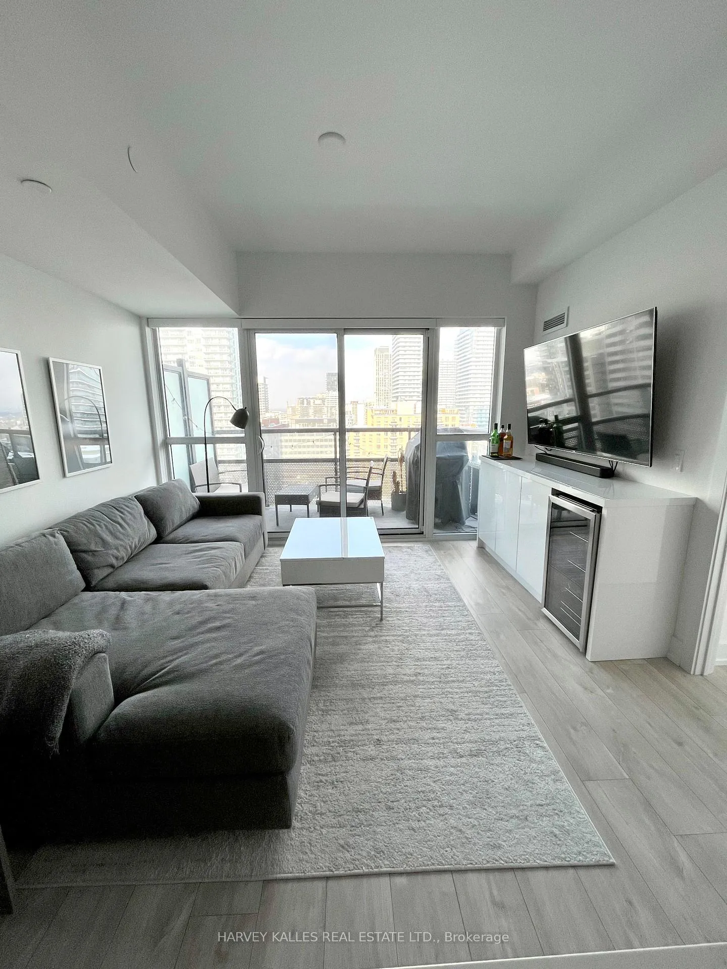 Photo 4 of Unit 1609, 11 Lillian Street, Toronto, Mount Pleasant West — HOMEH