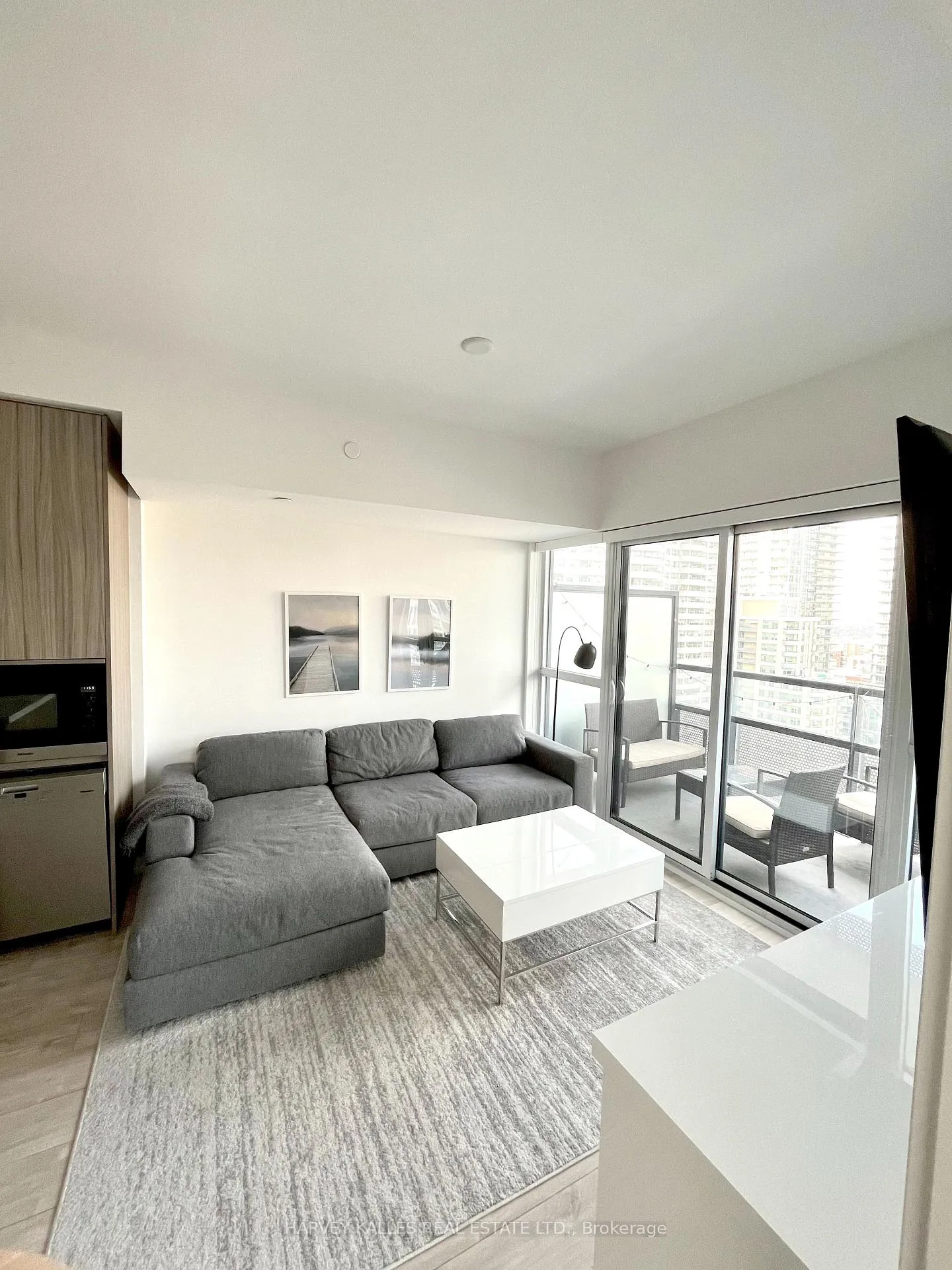Photo 6 of Unit 1609, 11 Lillian Street, Toronto, Mount Pleasant West — HOMEH