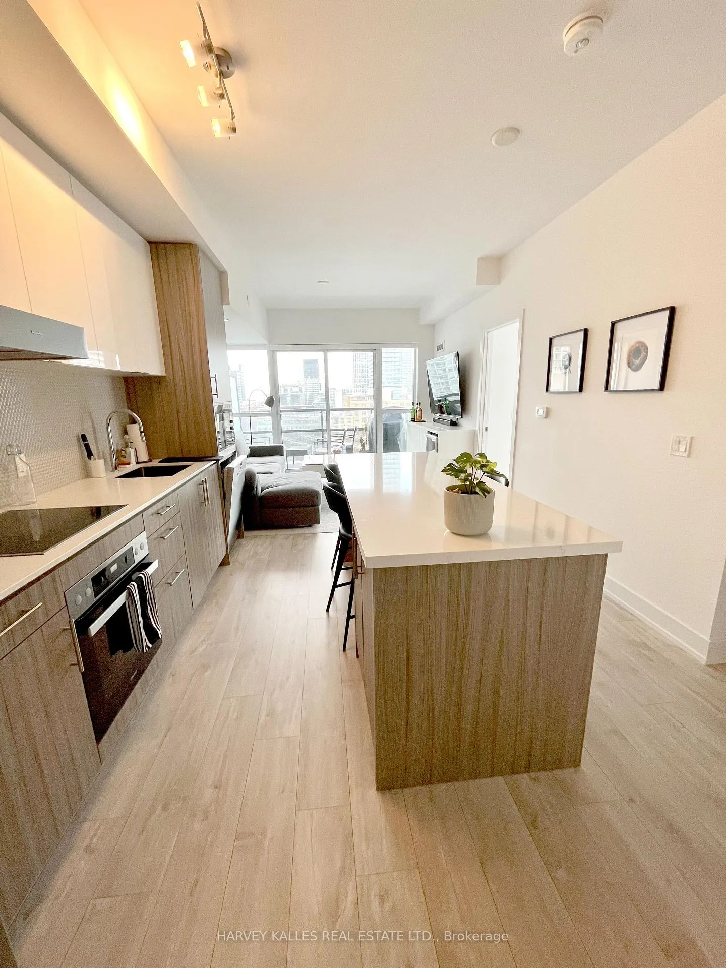 Photo 7 of Unit 1609, 11 Lillian Street, Toronto, Mount Pleasant West — HOMEH