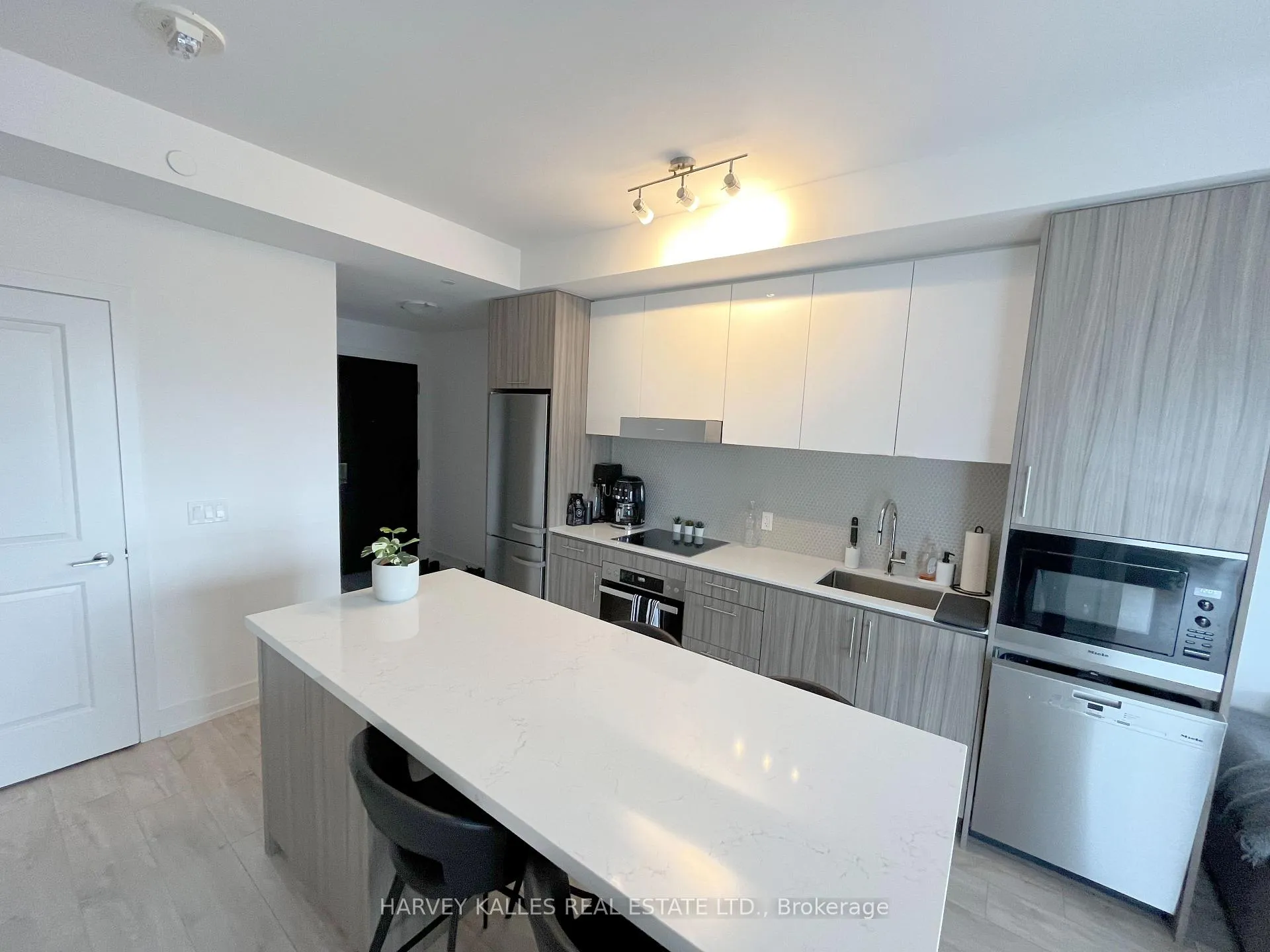 Photo 8 of Unit 1609, 11 Lillian Street, Toronto, Mount Pleasant West — HOMEH