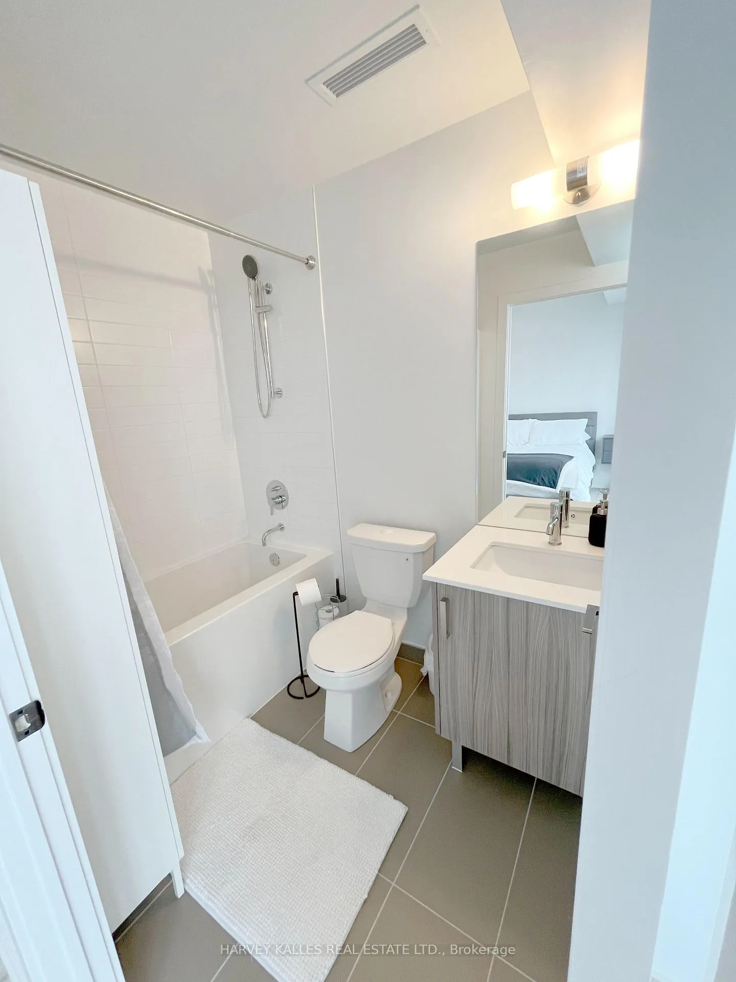 Photo 11 of Unit 1609, 11 Lillian Street, Toronto, Mount Pleasant West — HOMEH
