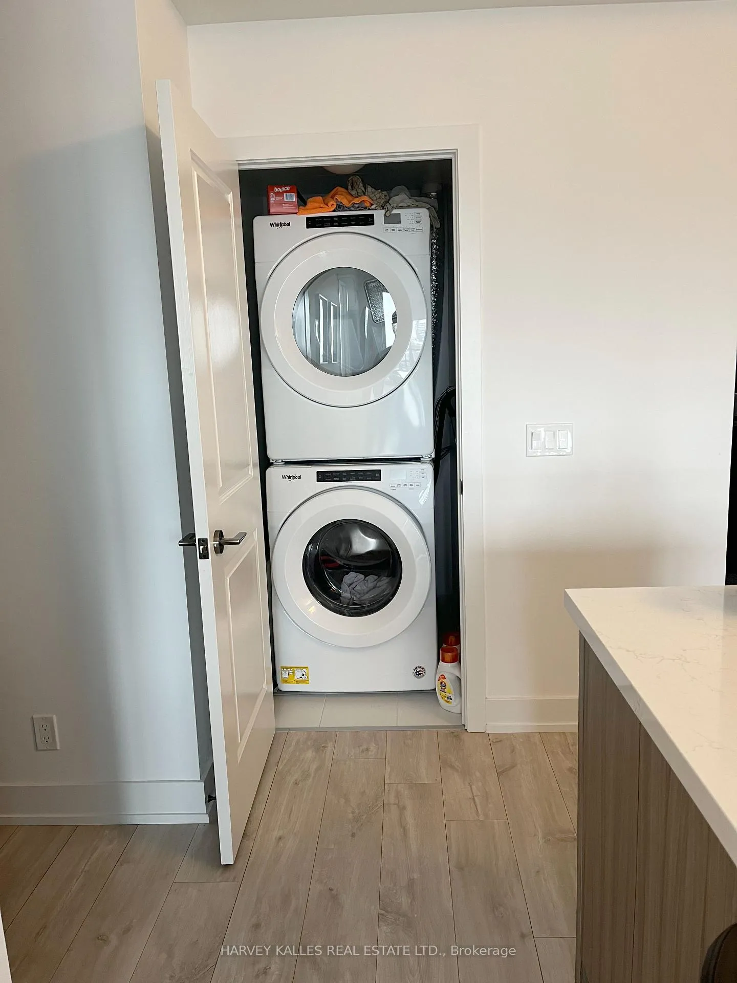 Photo 16 of Unit 1609, 11 Lillian Street, Toronto, Mount Pleasant West — HOMEH