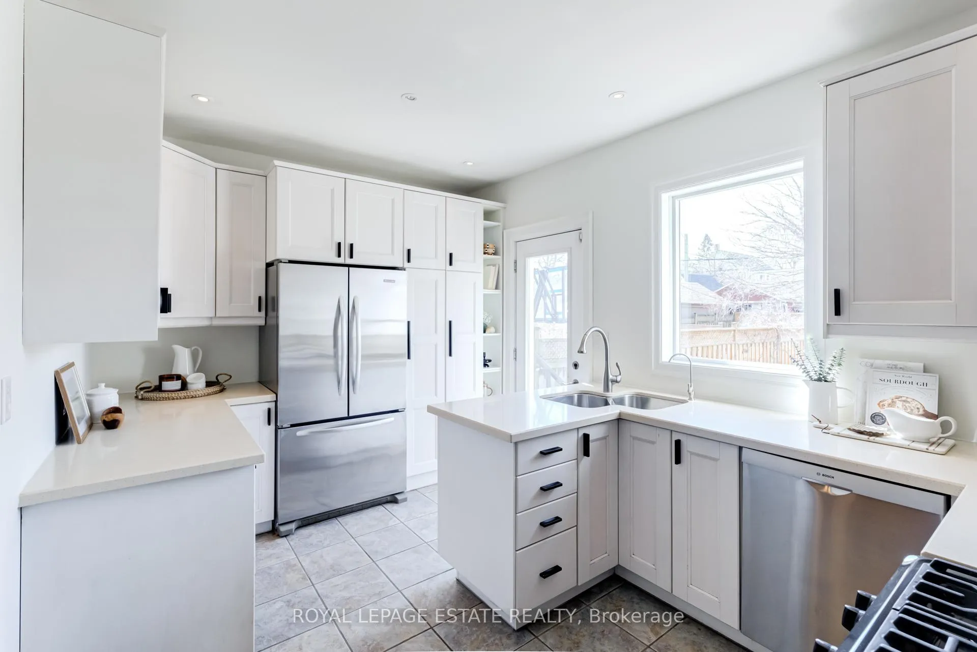Photo 17 of 46 Thyra Avenue, Toronto, Crescent Town — HOMEH