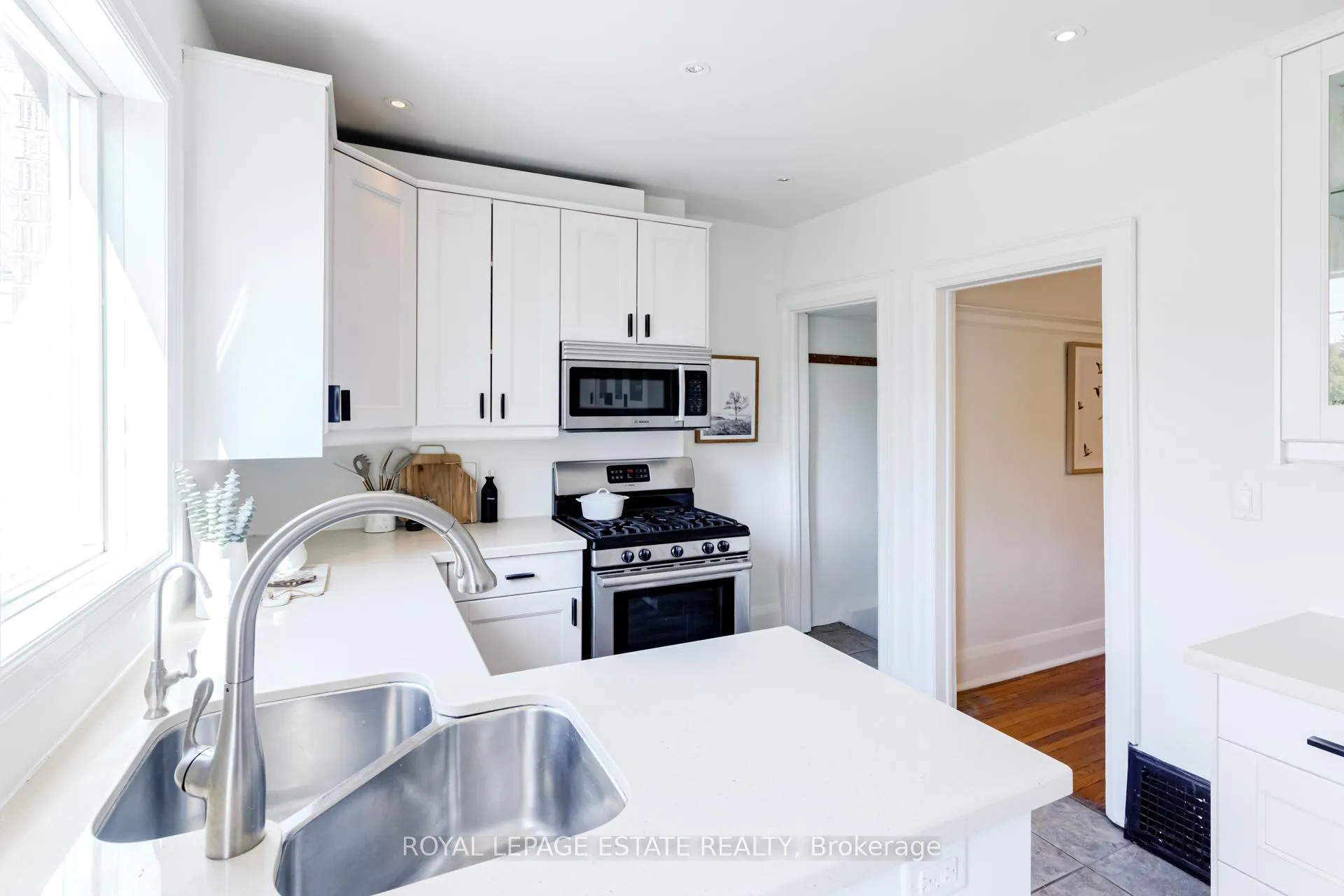 Photo 18 of 46 Thyra Avenue, Toronto, Crescent Town — HOMEH