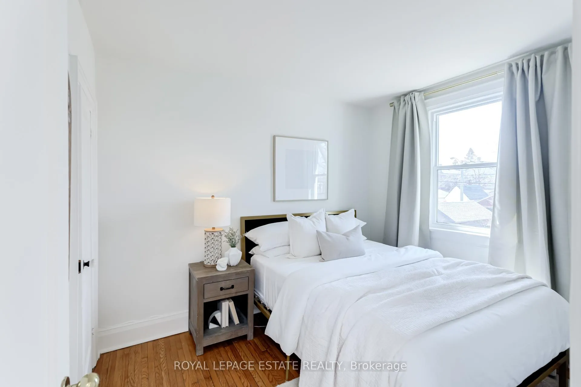 Photo 32 of 46 Thyra Avenue, Toronto, Crescent Town — HOMEH