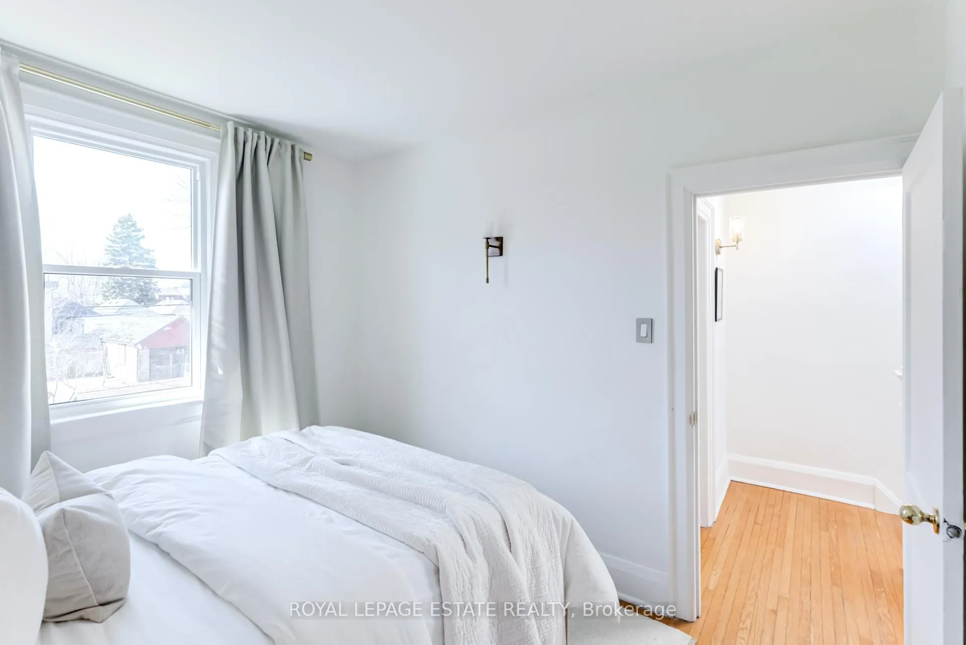 Photo 33 of 46 Thyra Avenue, Toronto, Crescent Town — HOMEH