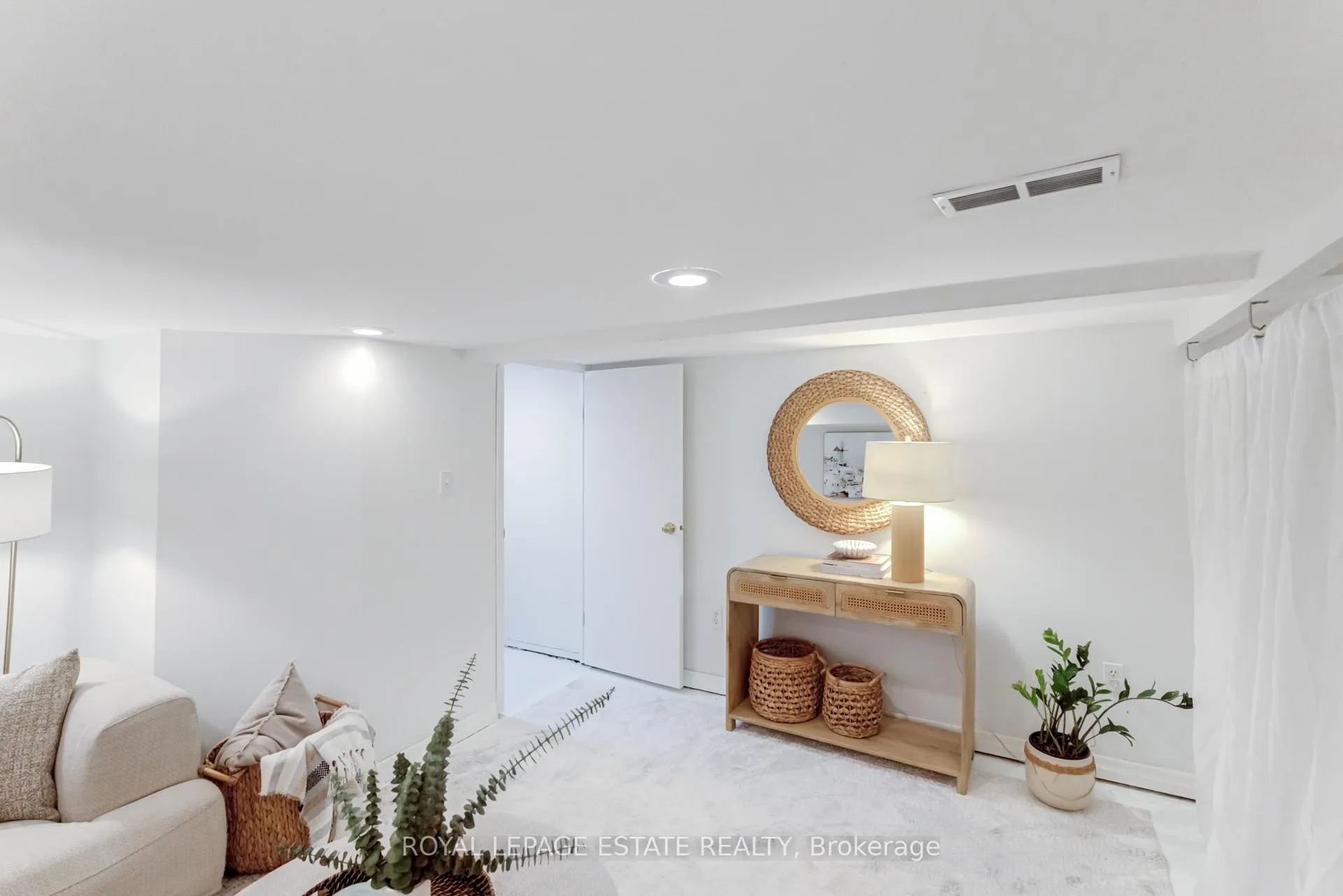 Photo 39 of 46 Thyra Avenue, Toronto, Crescent Town — HOMEH