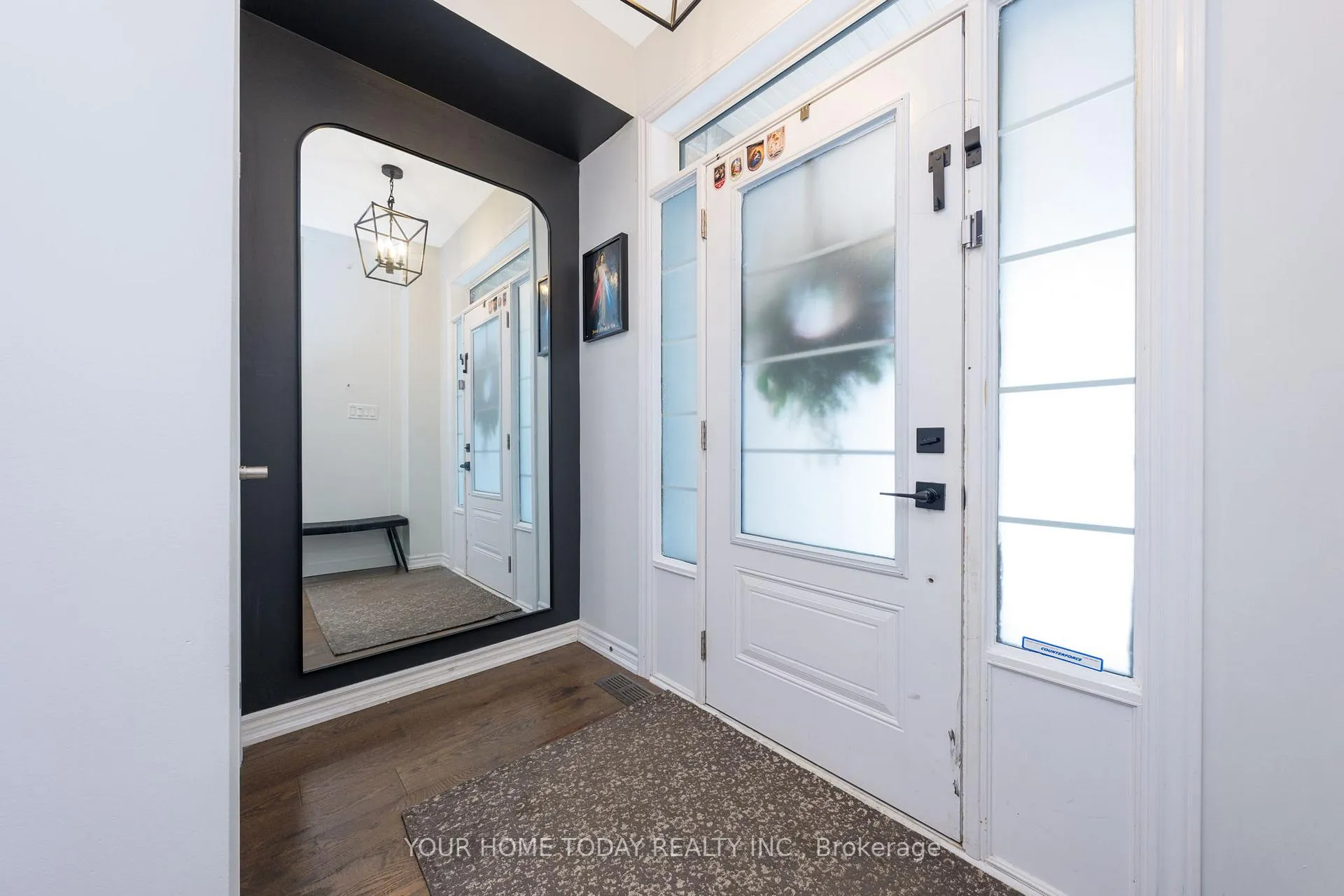 Photo 3 of 37 Ridgegate Crescent, Halton Hills, Georgetown — HOMEH