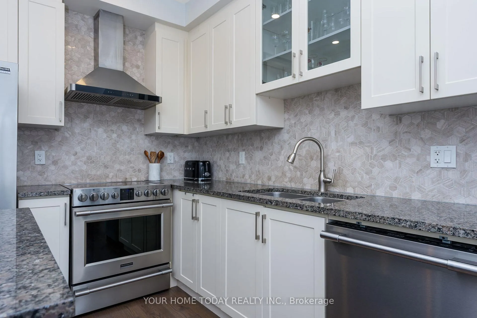 Photo 7 of 37 Ridgegate Crescent, Halton Hills, Georgetown — HOMEH