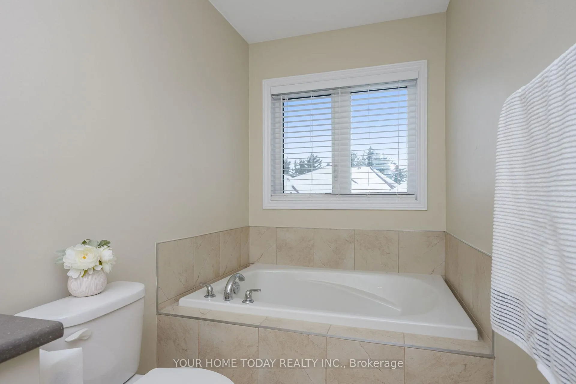 Photo 18 of 37 Ridgegate Crescent, Halton Hills, Georgetown — HOMEH