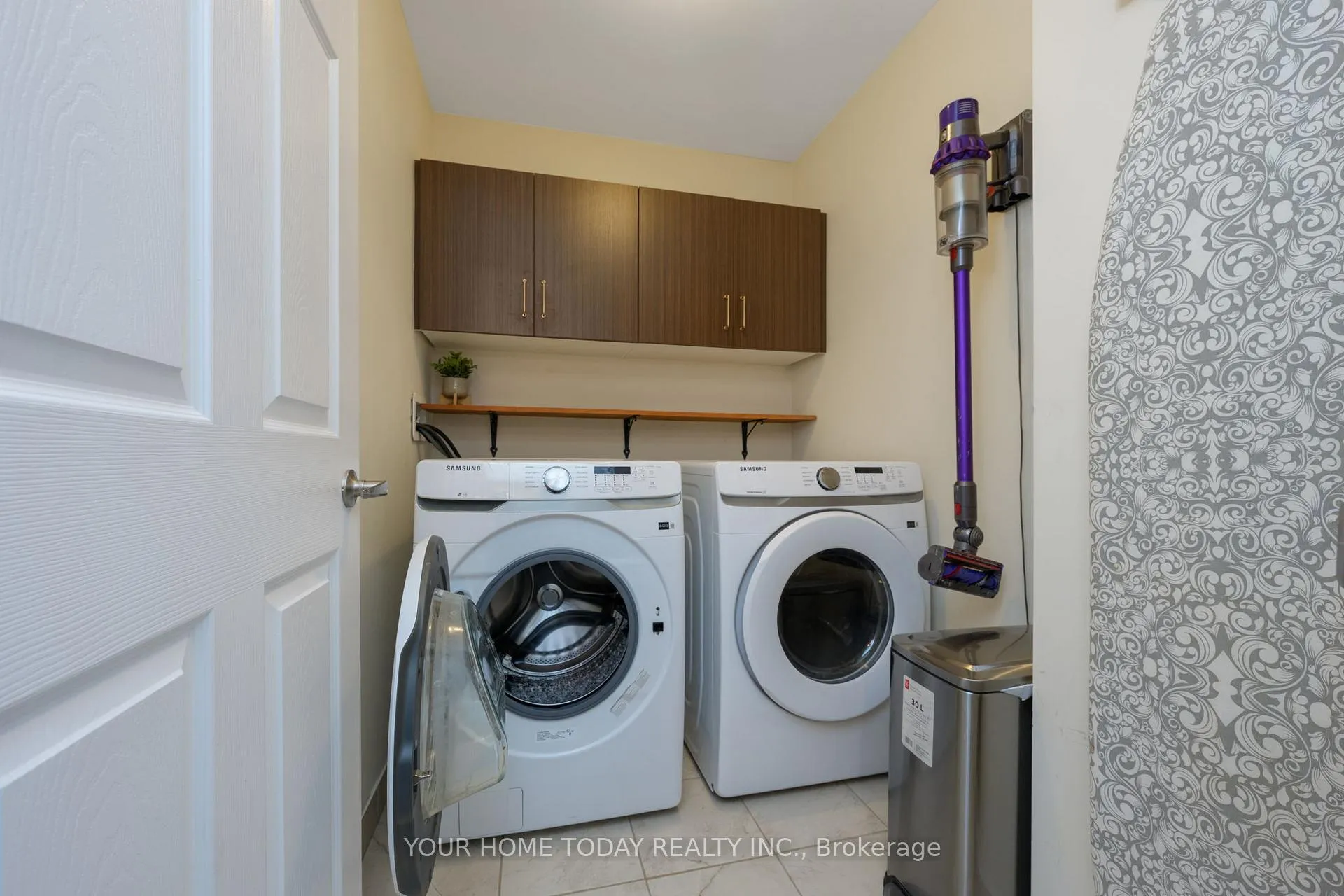 Photo 25 of 37 Ridgegate Crescent, Halton Hills, Georgetown — HOMEH