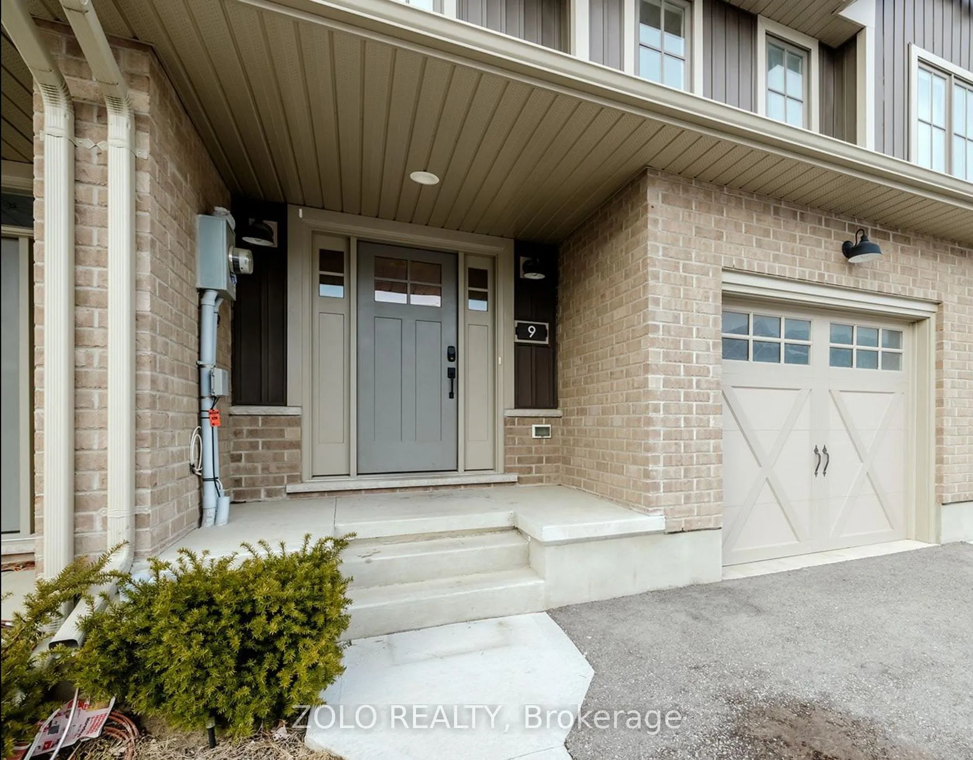 Photo 2 of 9 Charter Creek Court, St. Thomas — HOMEH