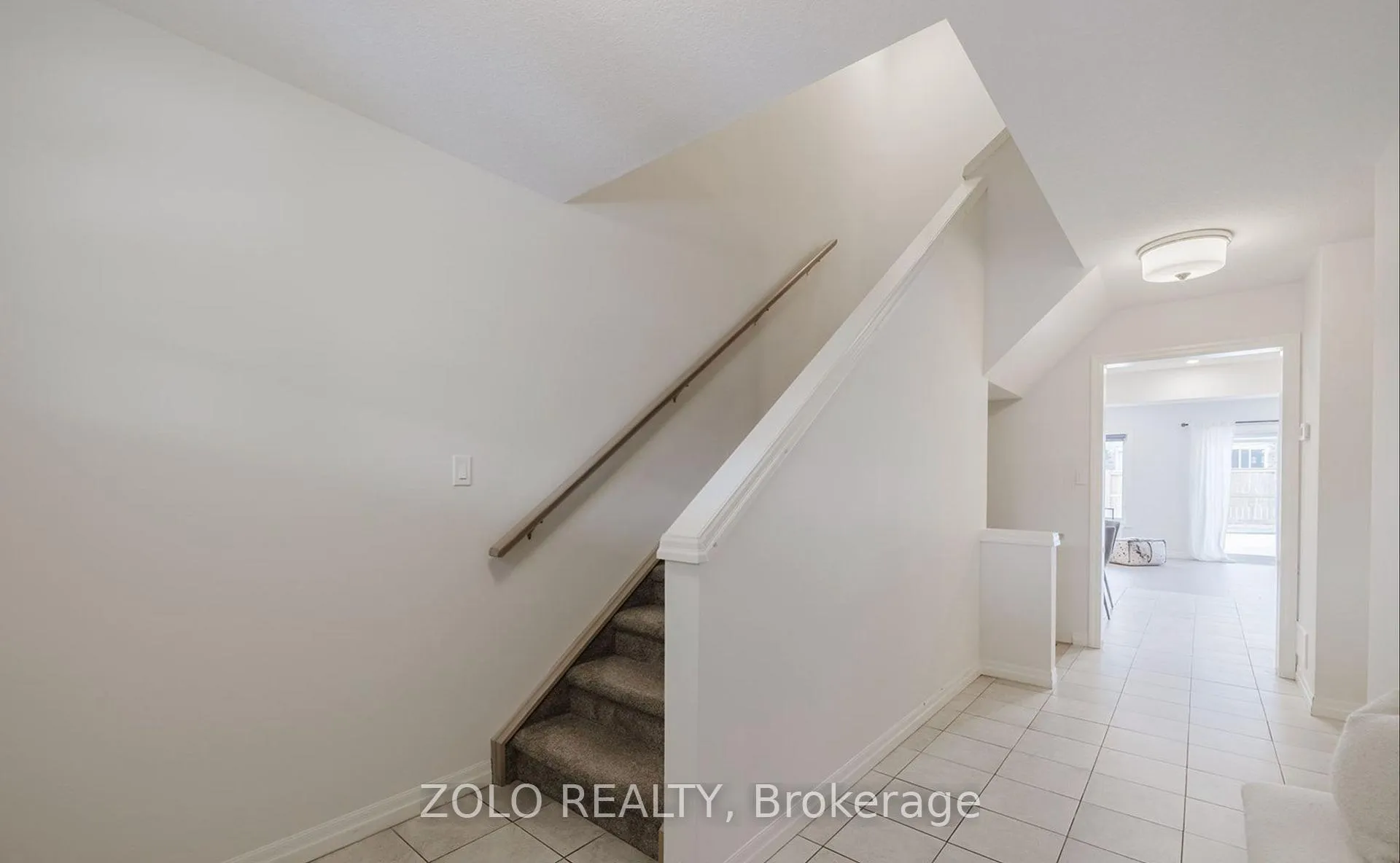Photo 3 of 9 Charter Creek Court, St. Thomas — HOMEH