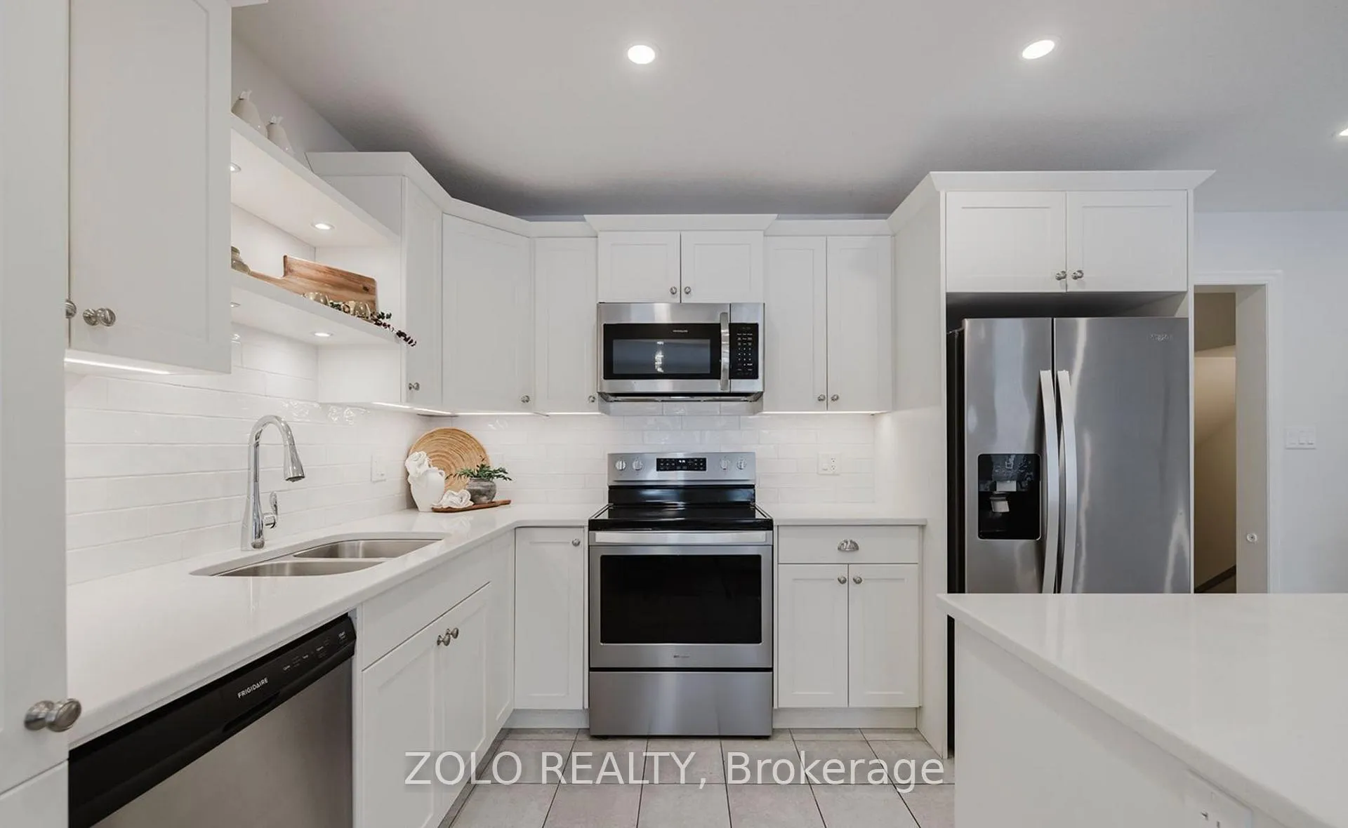 Photo 8 of 9 Charter Creek Court, St. Thomas — HOMEH