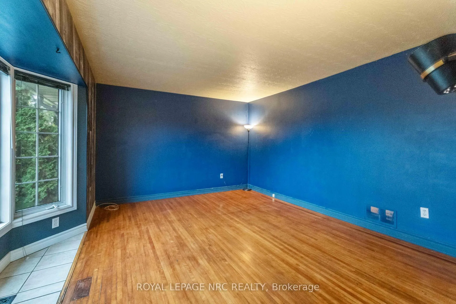 Photo 5 of 23 Verne Avenue, Welland, Broadway — HOMEH