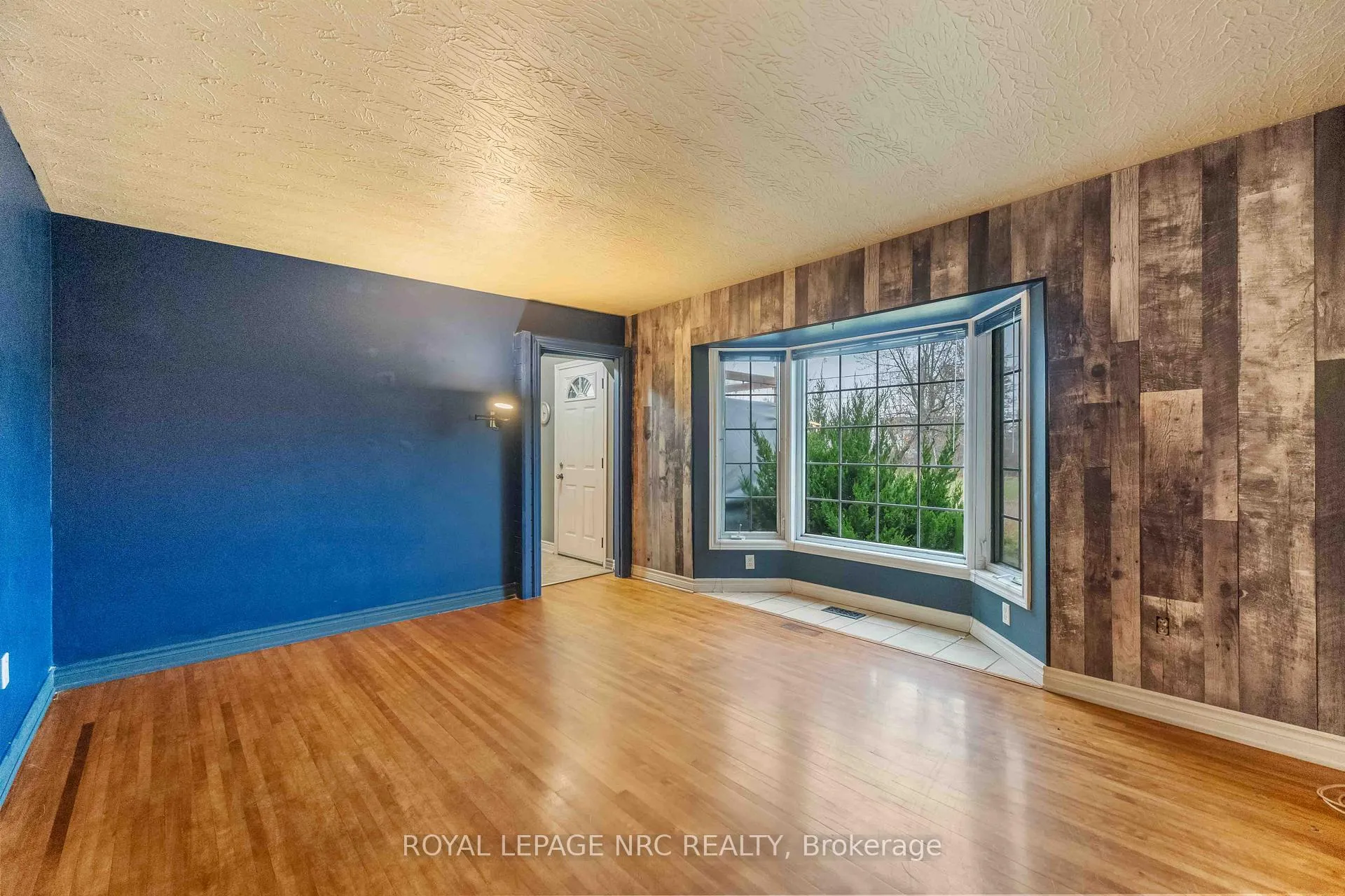 Photo 6 of 23 Verne Avenue, Welland, Broadway — HOMEH