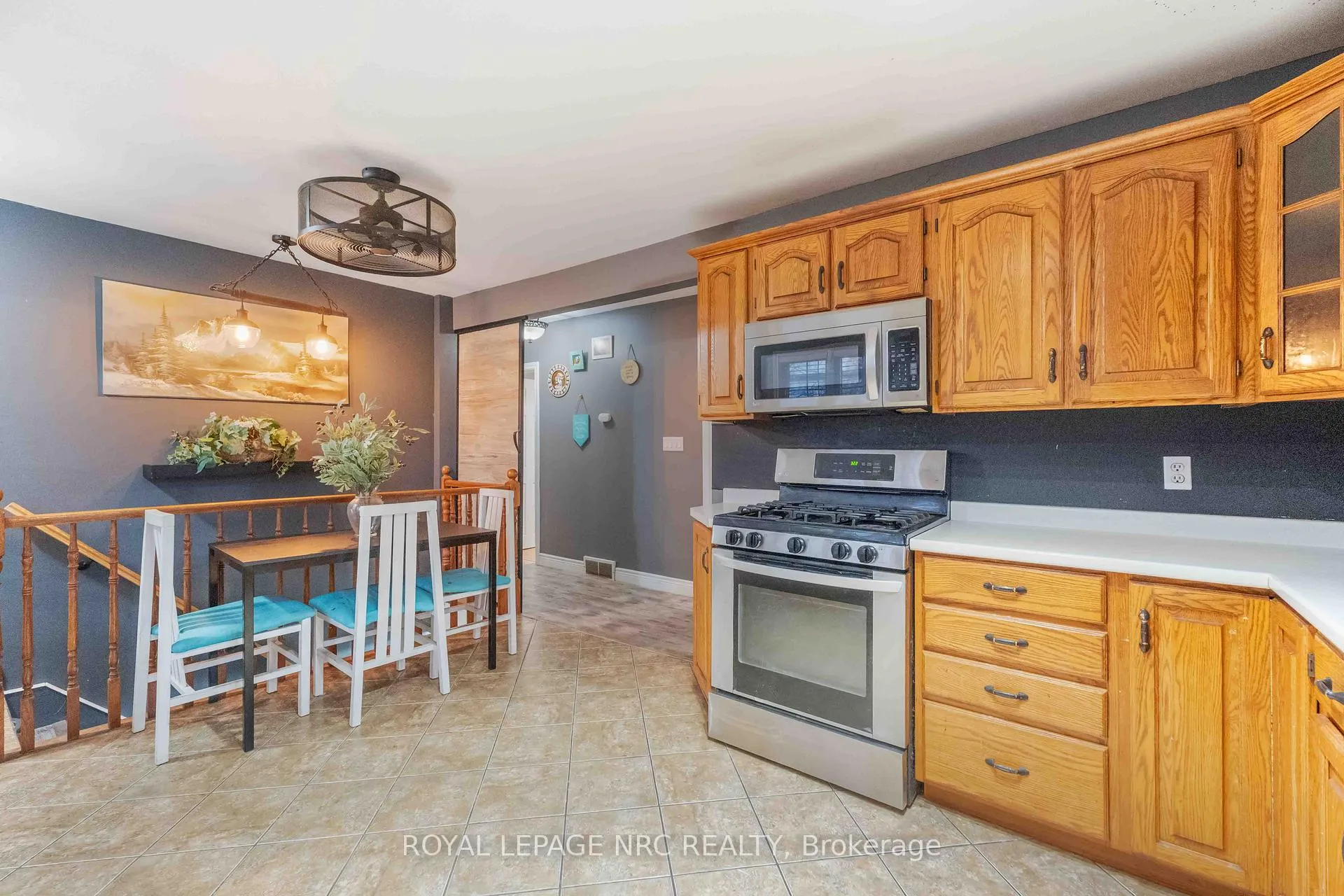 Photo 11 of 23 Verne Avenue, Welland, Broadway — HOMEH