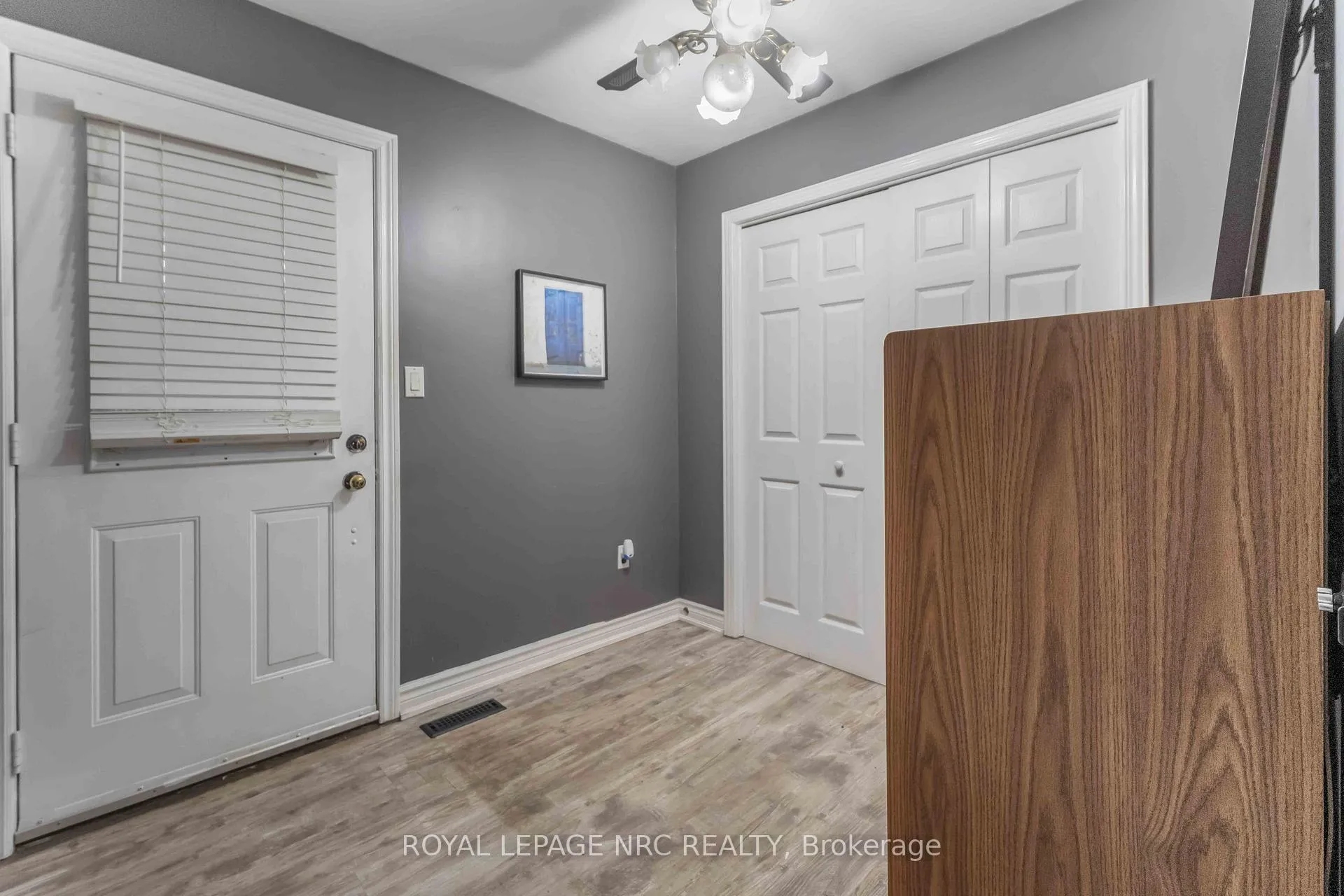Photo 34 of 23 Verne Avenue, Welland, Broadway — HOMEH