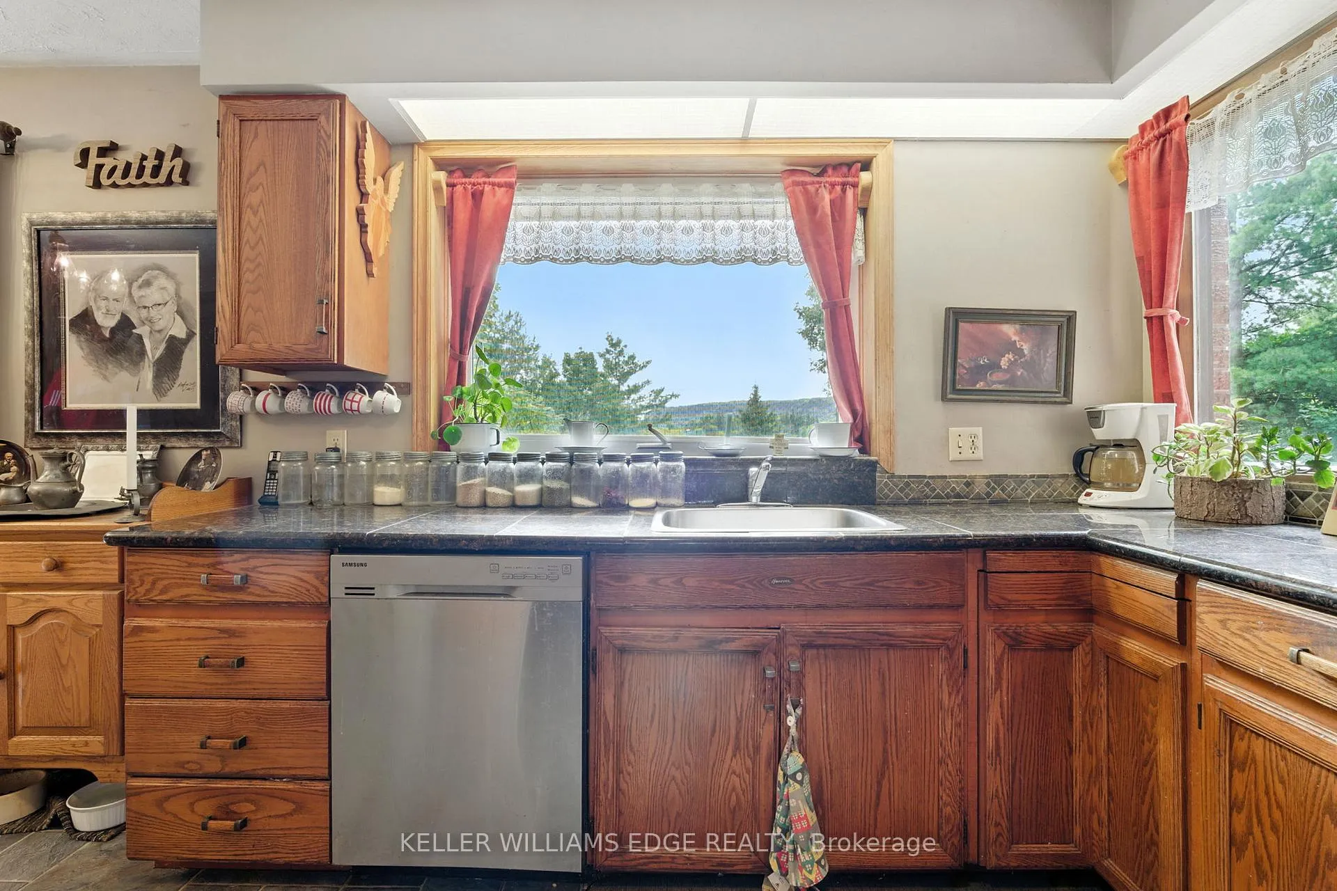 Photo 14 of 6101 Walkers Line, Burlington, Rural Burlington — HOMEH