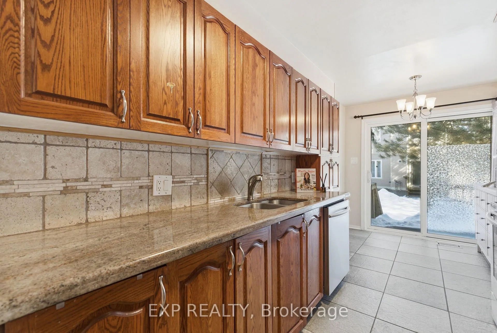 Photo 11 of 92 Stonebriar Drive, Ottawa, Centrepointe — HOMEH