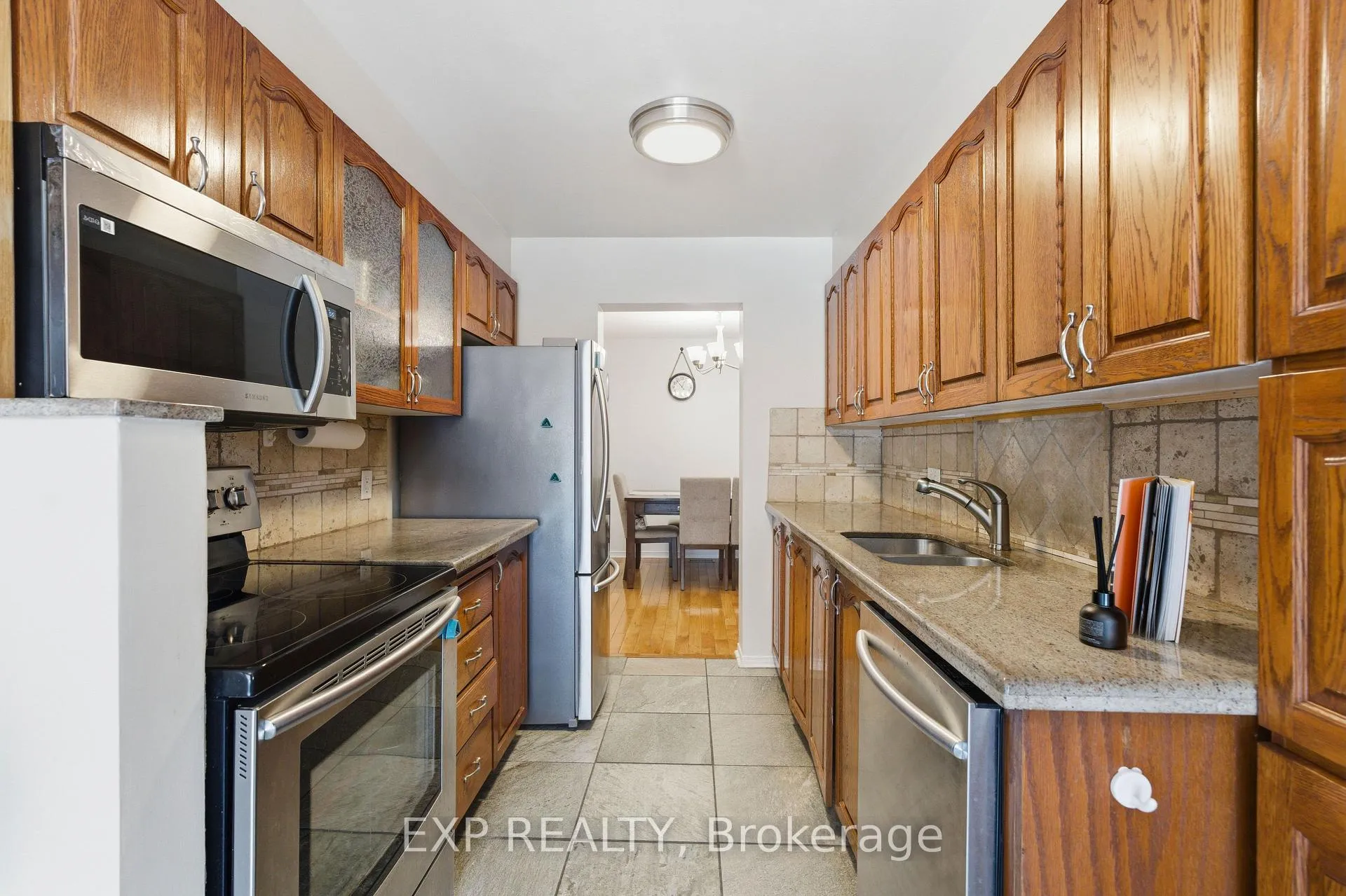 Photo 14 of 92 Stonebriar Drive, Ottawa, Centrepointe — HOMEH