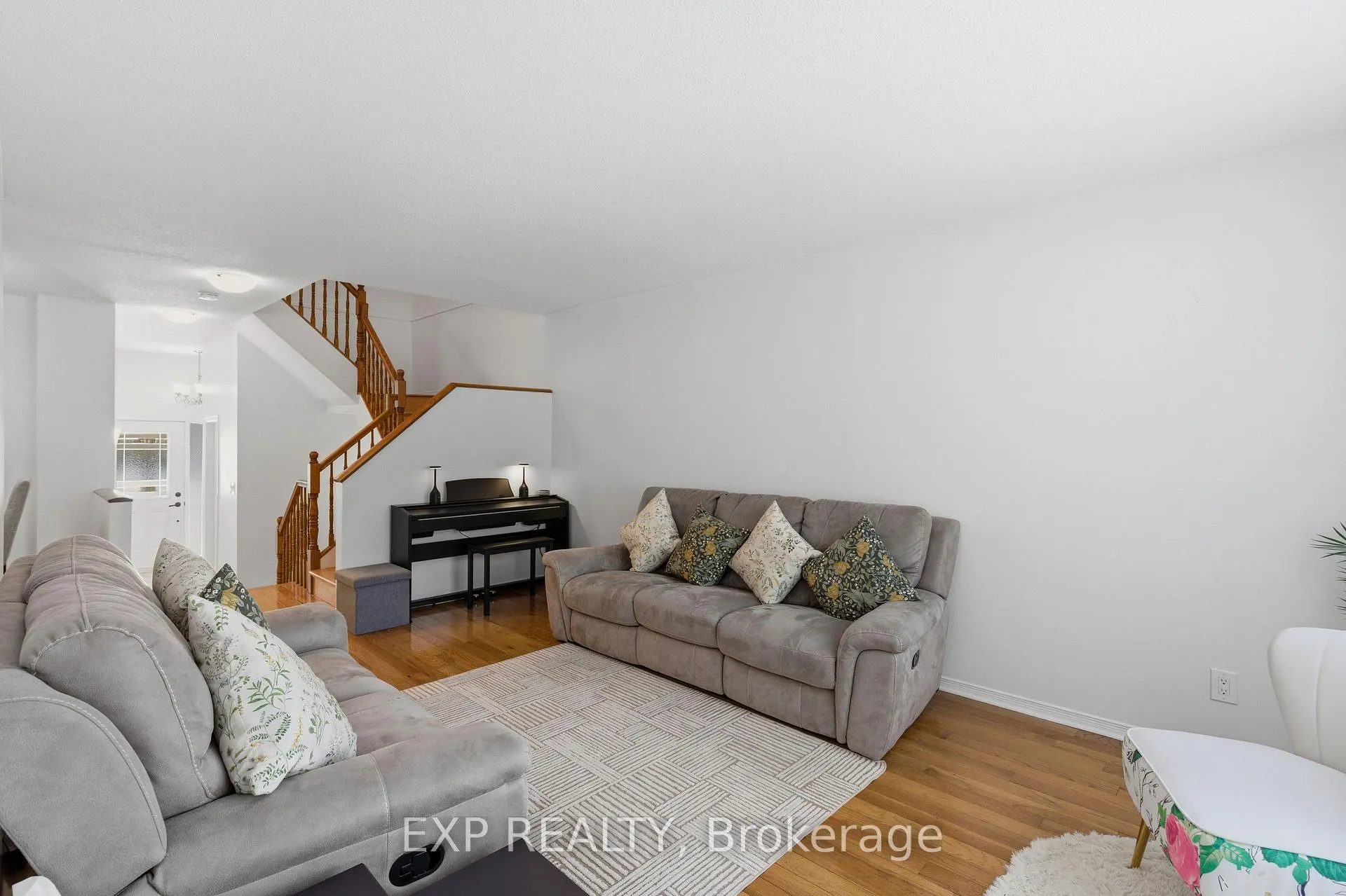 Photo 16 of 92 Stonebriar Drive, Ottawa, Centrepointe — HOMEH