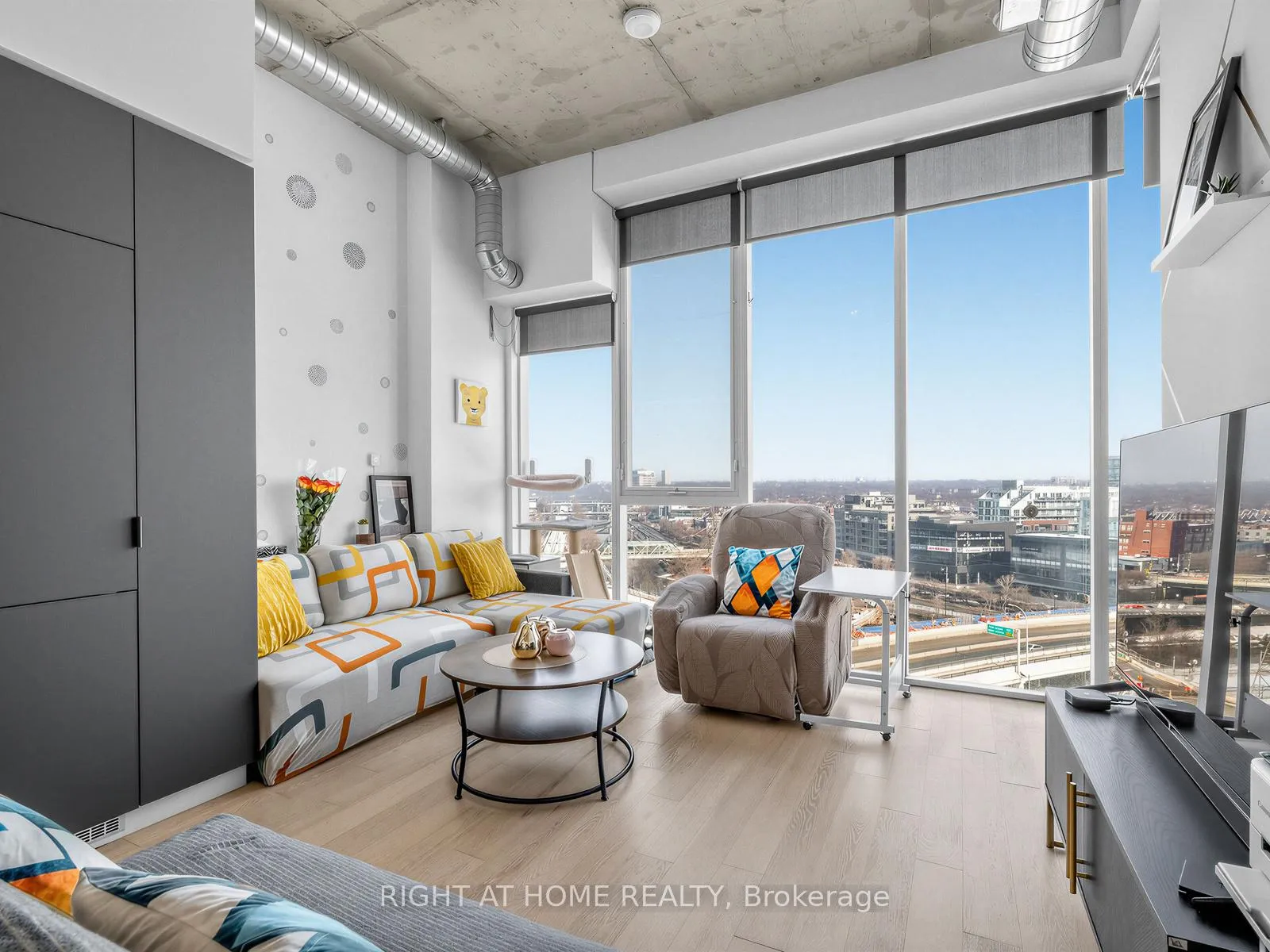 Photo 6 of Unit 1210, 170 Bayview Avenue, Toronto, Waterfront Communities — HOMEH