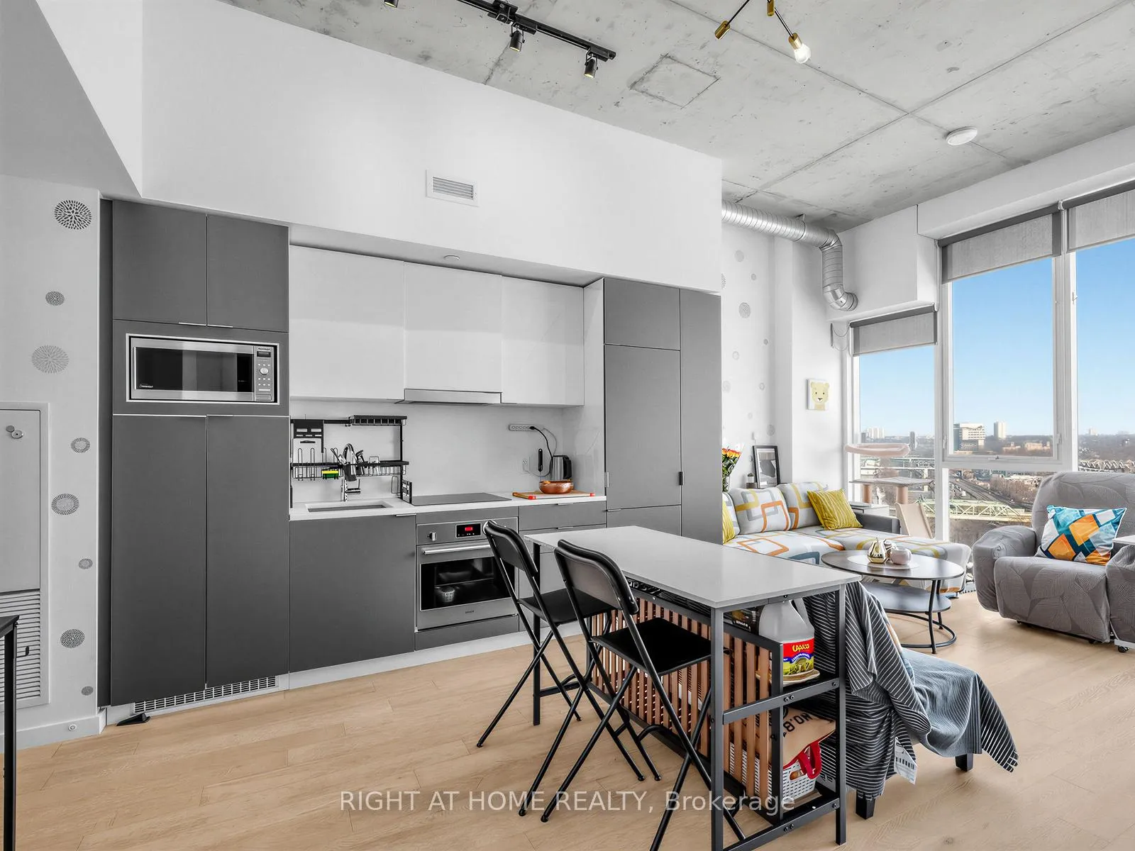 Photo 8 of Unit 1210, 170 Bayview Avenue, Toronto, Waterfront Communities — HOMEH