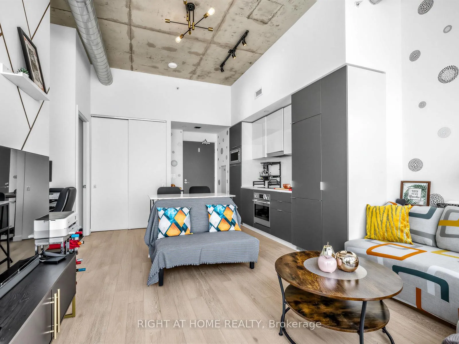 Photo 11 of Unit 1210, 170 Bayview Avenue, Toronto, Waterfront Communities — HOMEH