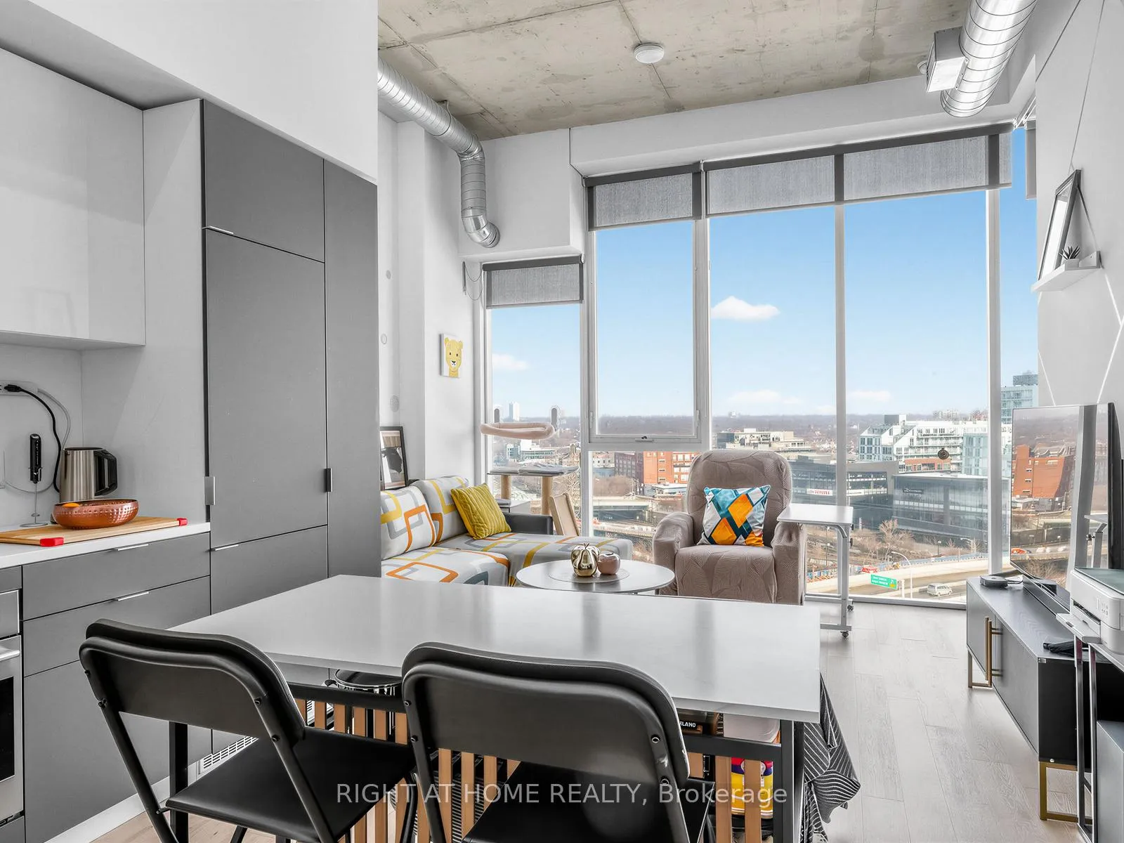 Photo 13 of Unit 1210, 170 Bayview Avenue, Toronto, Waterfront Communities — HOMEH