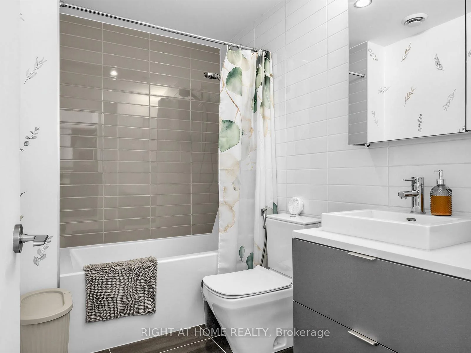 Photo 22 of Unit 1210, 170 Bayview Avenue, Toronto, Waterfront Communities — HOMEH
